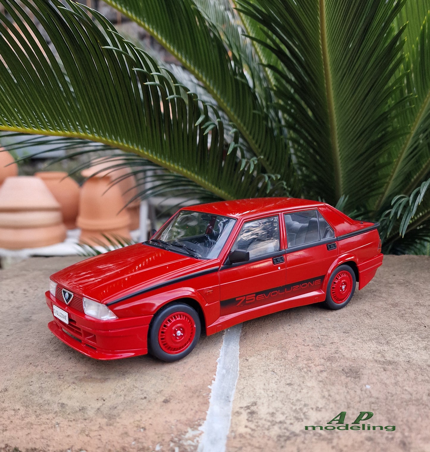 modellino auto 1:18 Alfa Romeo 75 Turbo Evoluzione rossa del 1987 model car