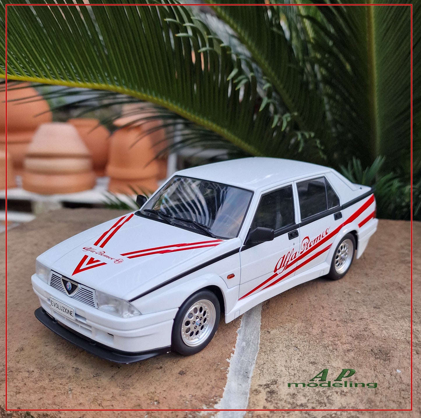 modellino auto 1/18 Alfa Romeo 75 Turbo Evoluzione bianca del 1987 MCG