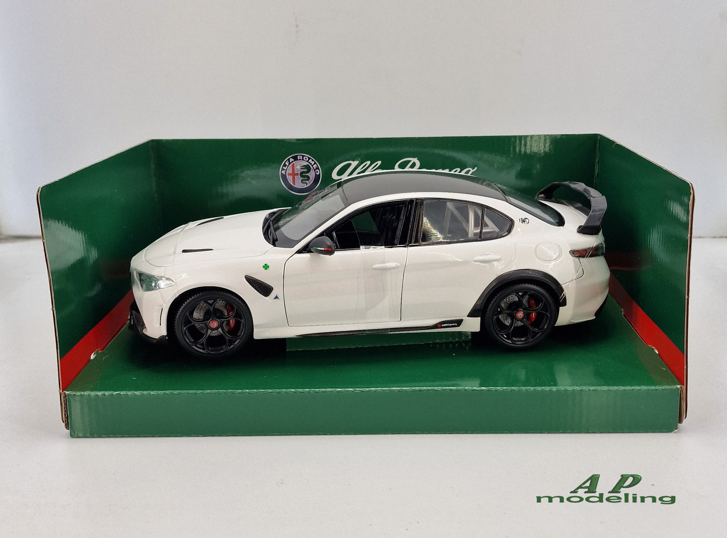 modellino auto 1/18 alfa romeo giulia GTAm modellini da collezione bburago