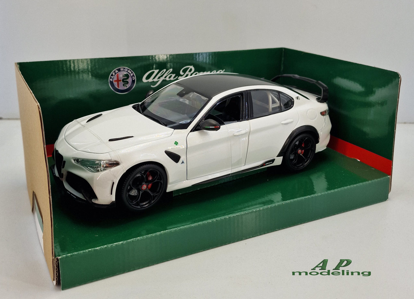 modellino auto 1/18 alfa romeo giulia GTAm modellini da collezione bburago