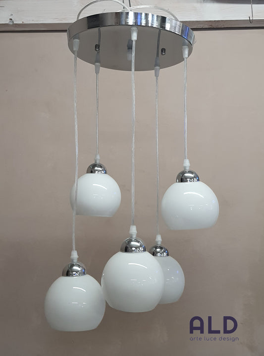Sospensione moderna silver lampadario con pendel in vetro bianco 5 luci e14