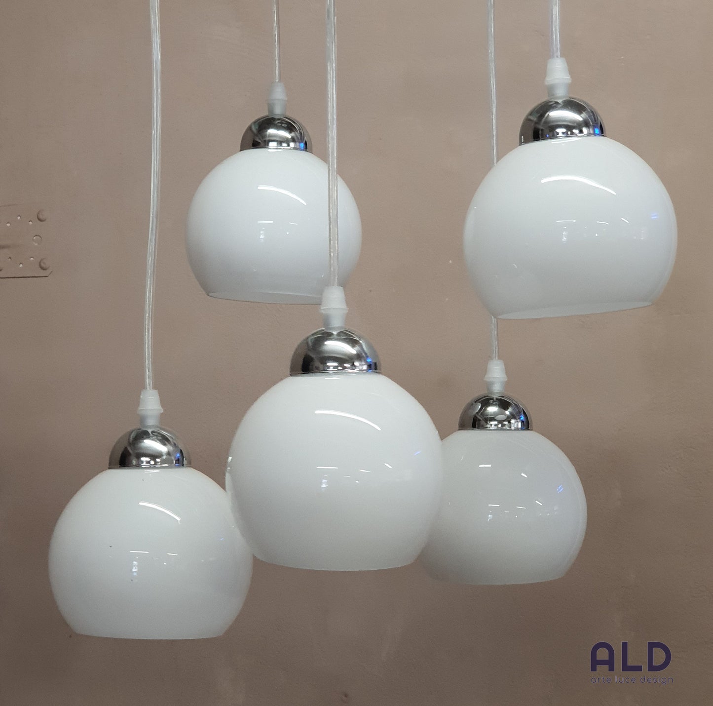 Sospensione moderna silver lampadario con pendel in vetro bianco 5 luci e14