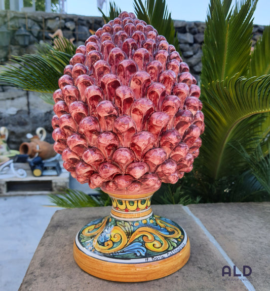 Soprammobile Siciliano in Ceramica di Caltagirone Pigna di colore bordò H30cm