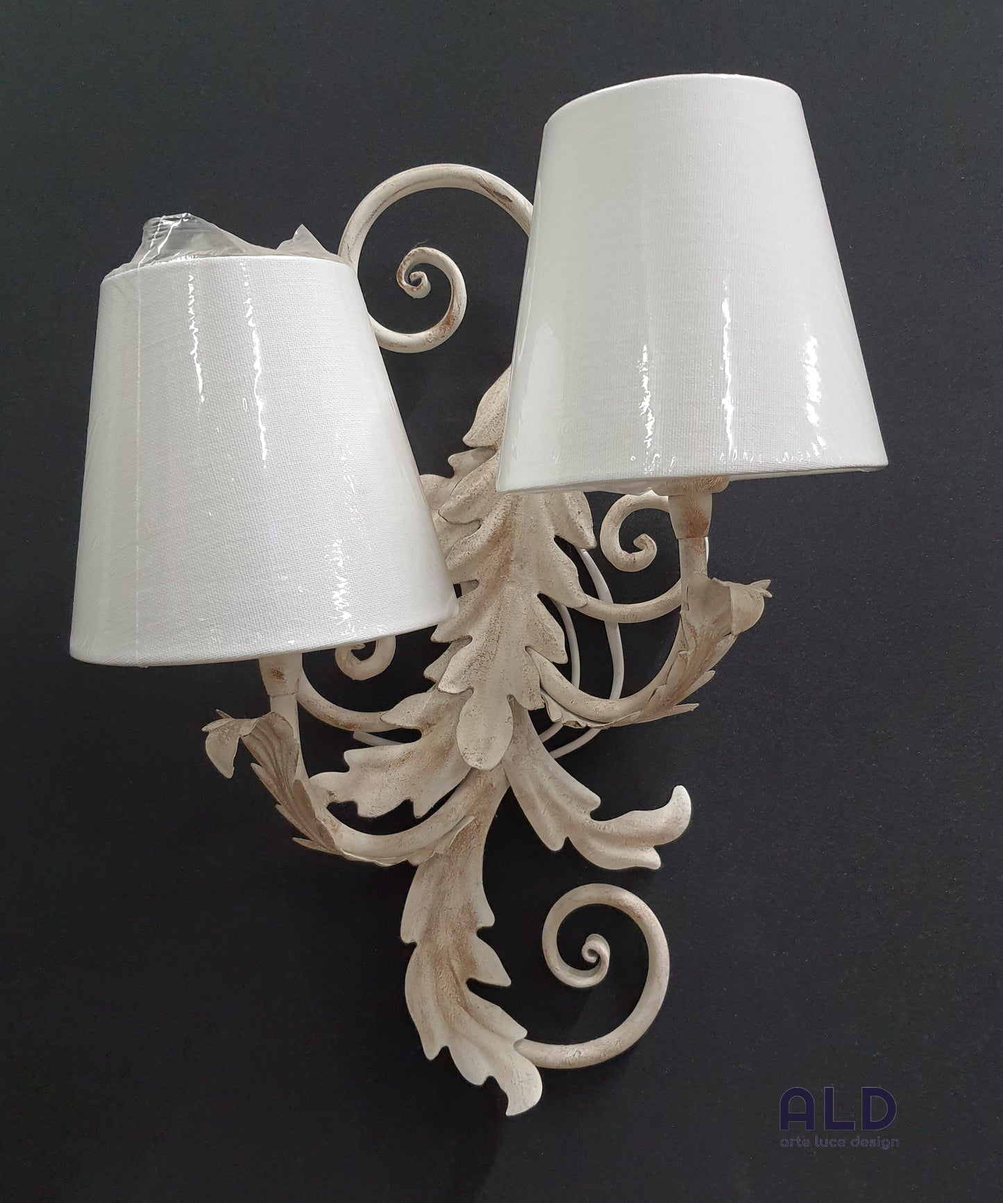 Applique a 2 luci e14 stile shabby chic lampada da parete in ferro battuto
