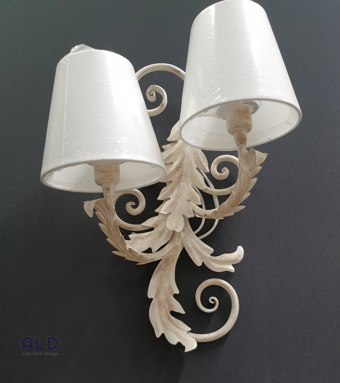 Applique a 2 luci e14 stile shabby chic lampada da parete in ferro battuto