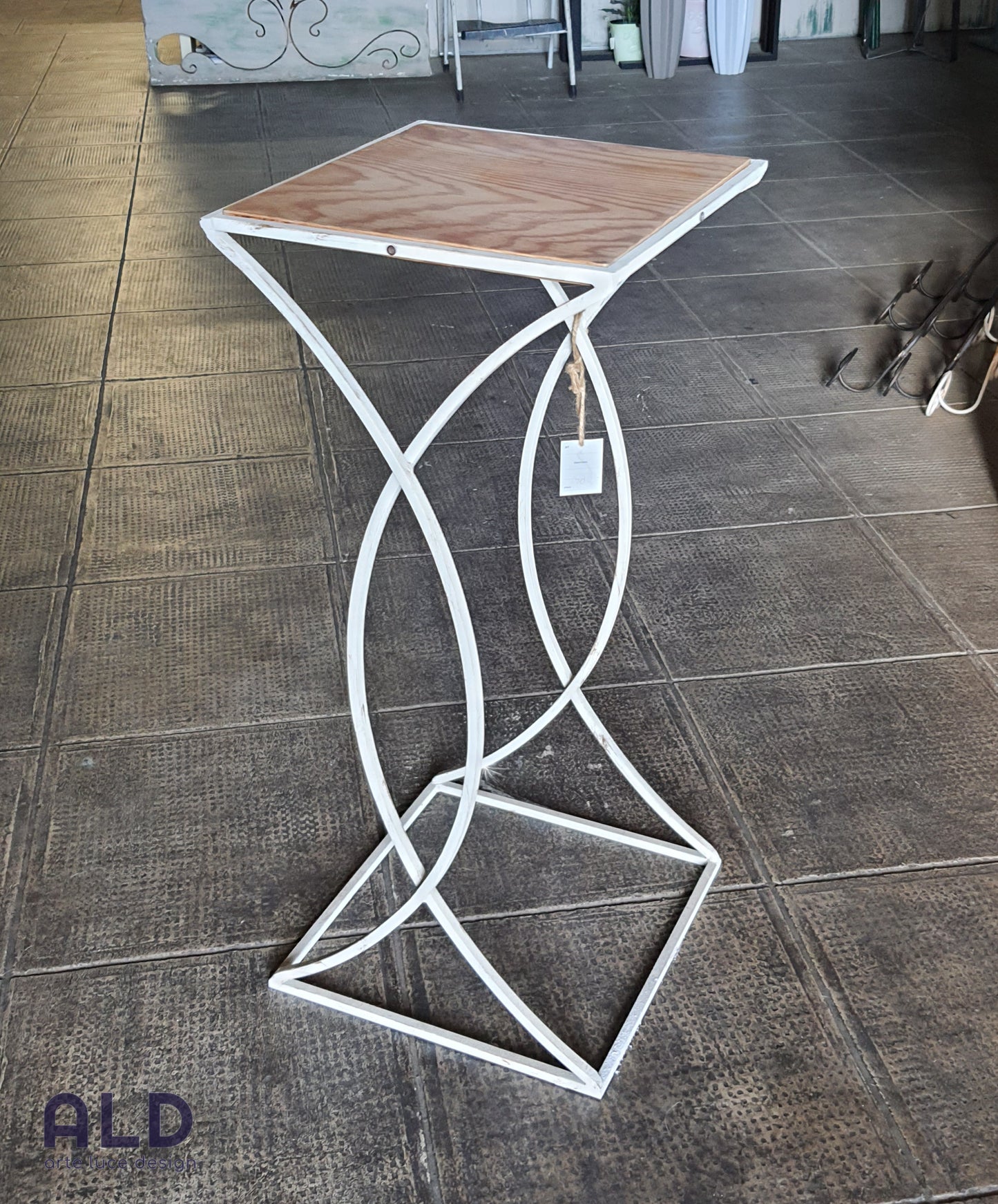 Tavolino Alto in metallo Alzata piano in legno Piedistallo per fiori H70cm