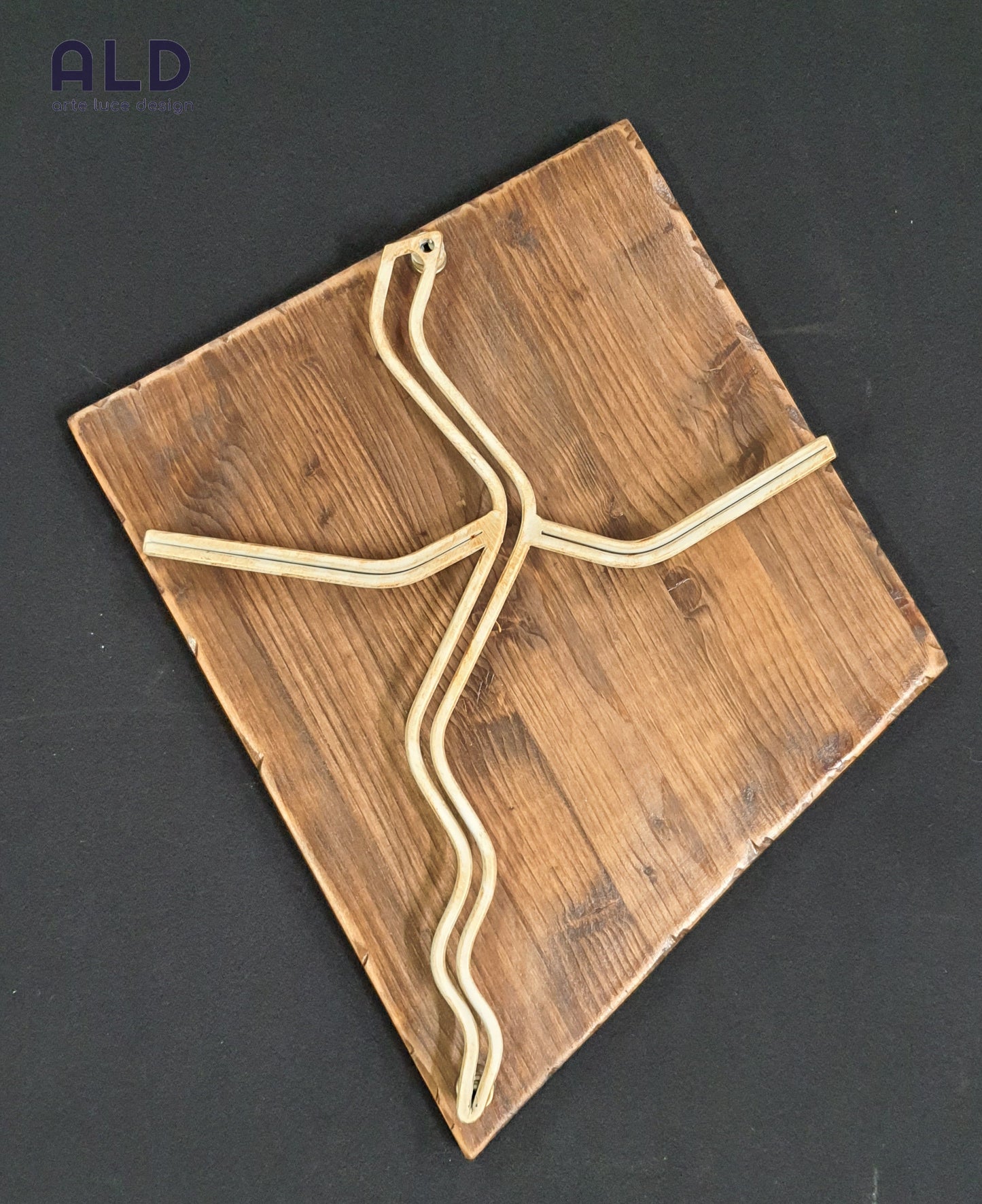 Capezzale moderno metallo e legno crocifisso stilizzato per camera da letto