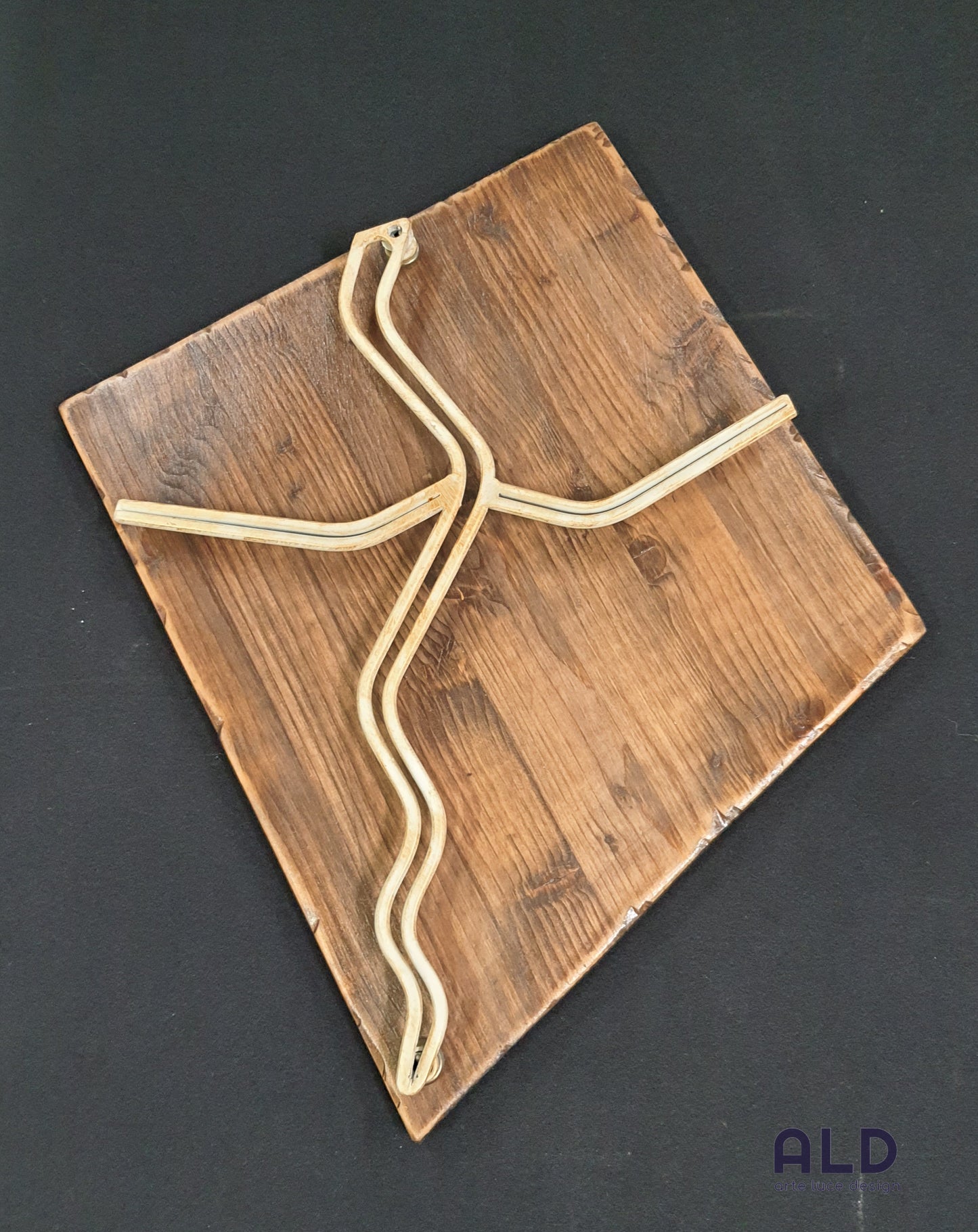 Capezzale moderno metallo e legno crocifisso stilizzato per camera da letto