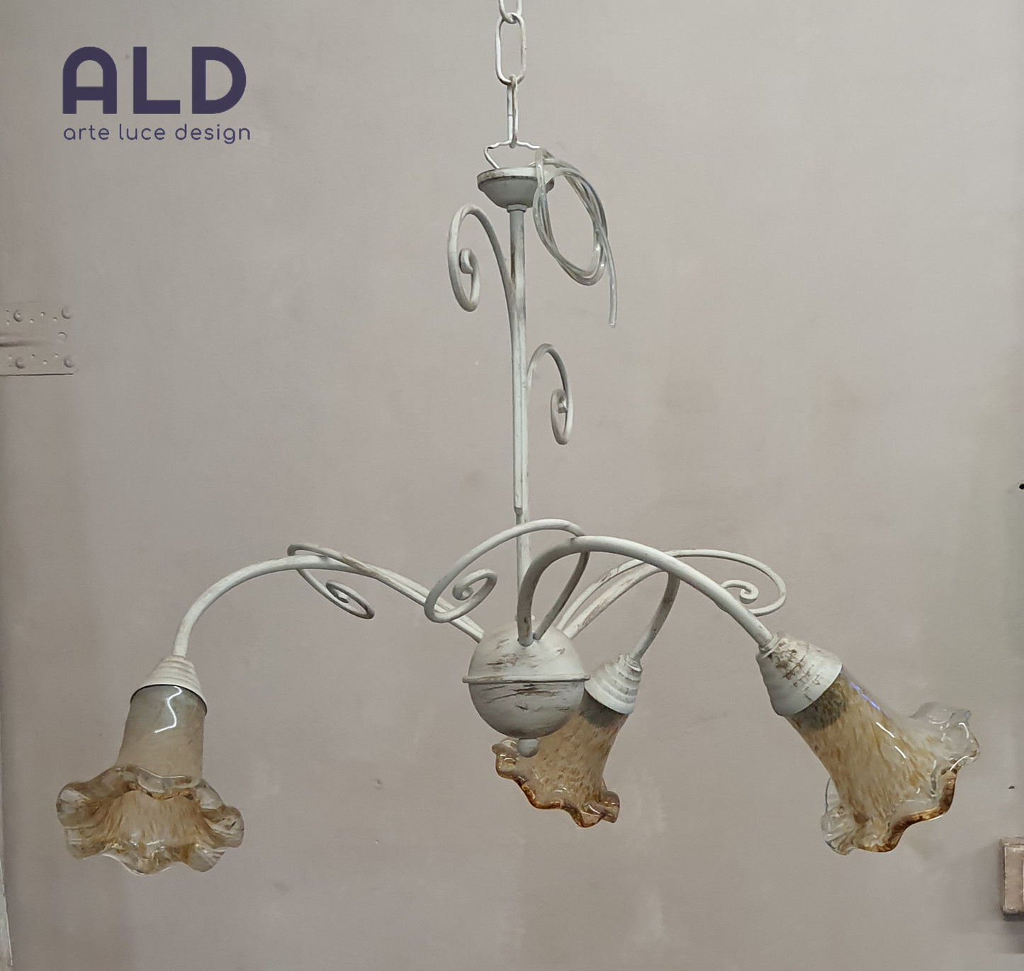 Lampadario shabby  in ferro battuto per cameretta ingresso corridoio 3 luci e14