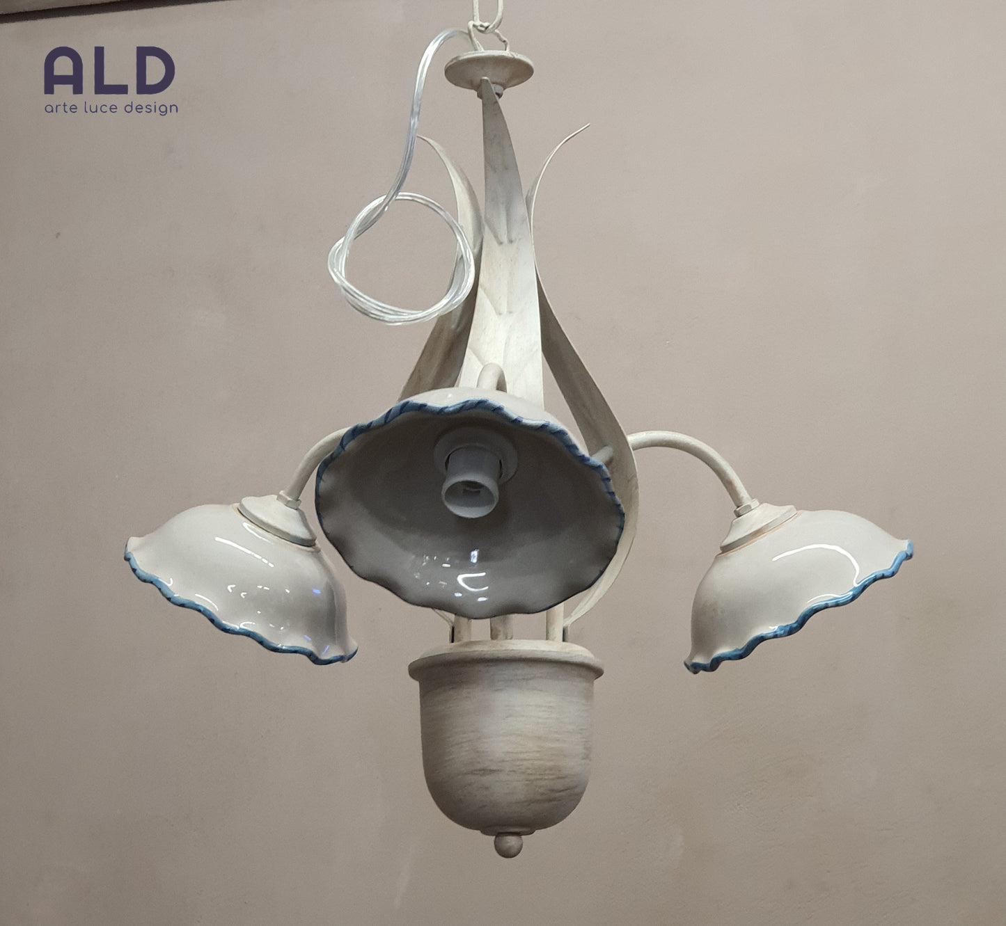 Lampadario shabby in ferro battuto per bagno cameretta ingresso 3 luci e14