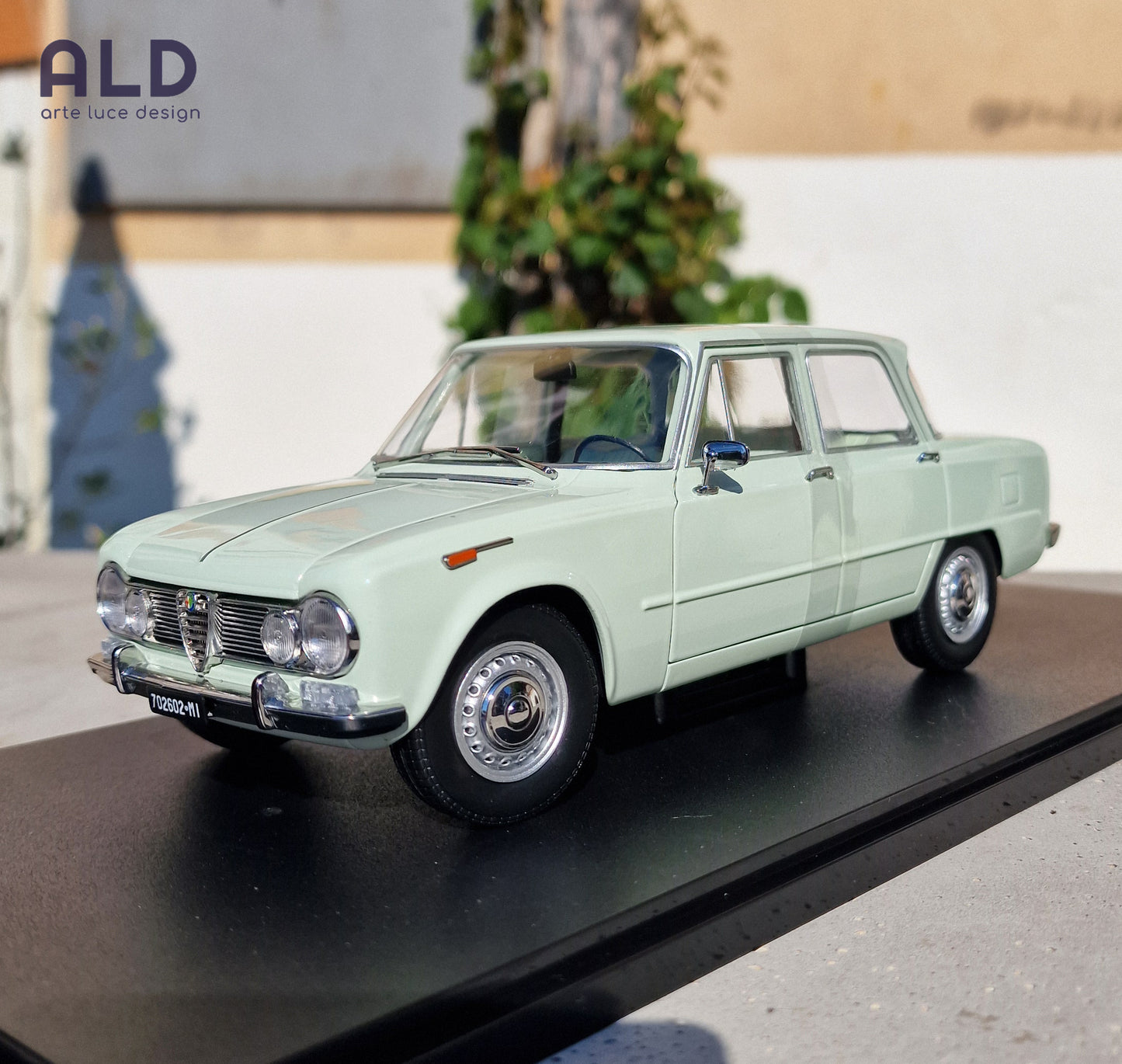 ALFA ROMEO GIULIA 1.6 Ti 1962 ACQUA DI FONTE Modellino auto scala 1/18