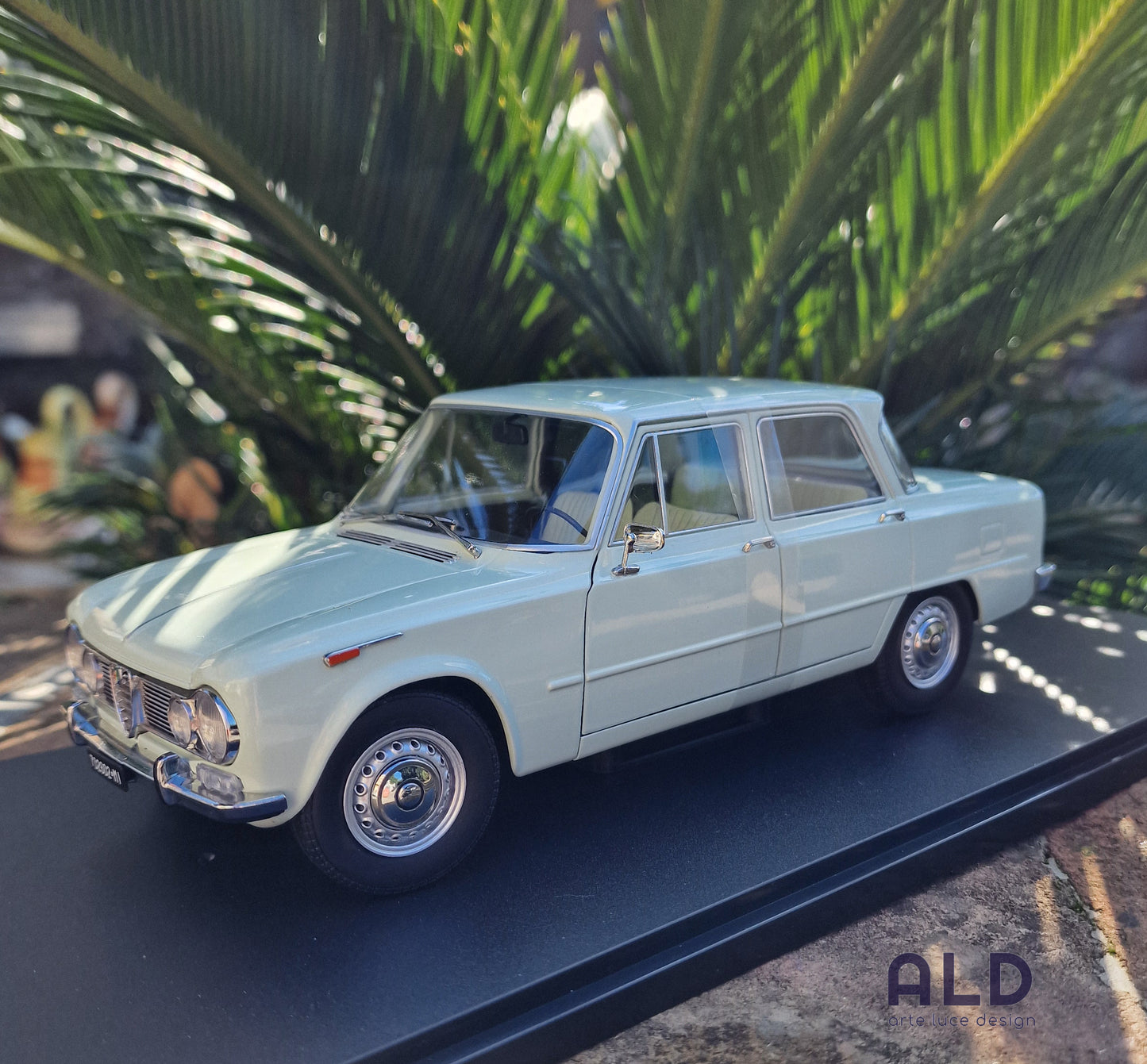 ALFA ROMEO GIULIA 1.6 Ti 1962 ACQUA DI FONTE Modellino auto scala 1/18