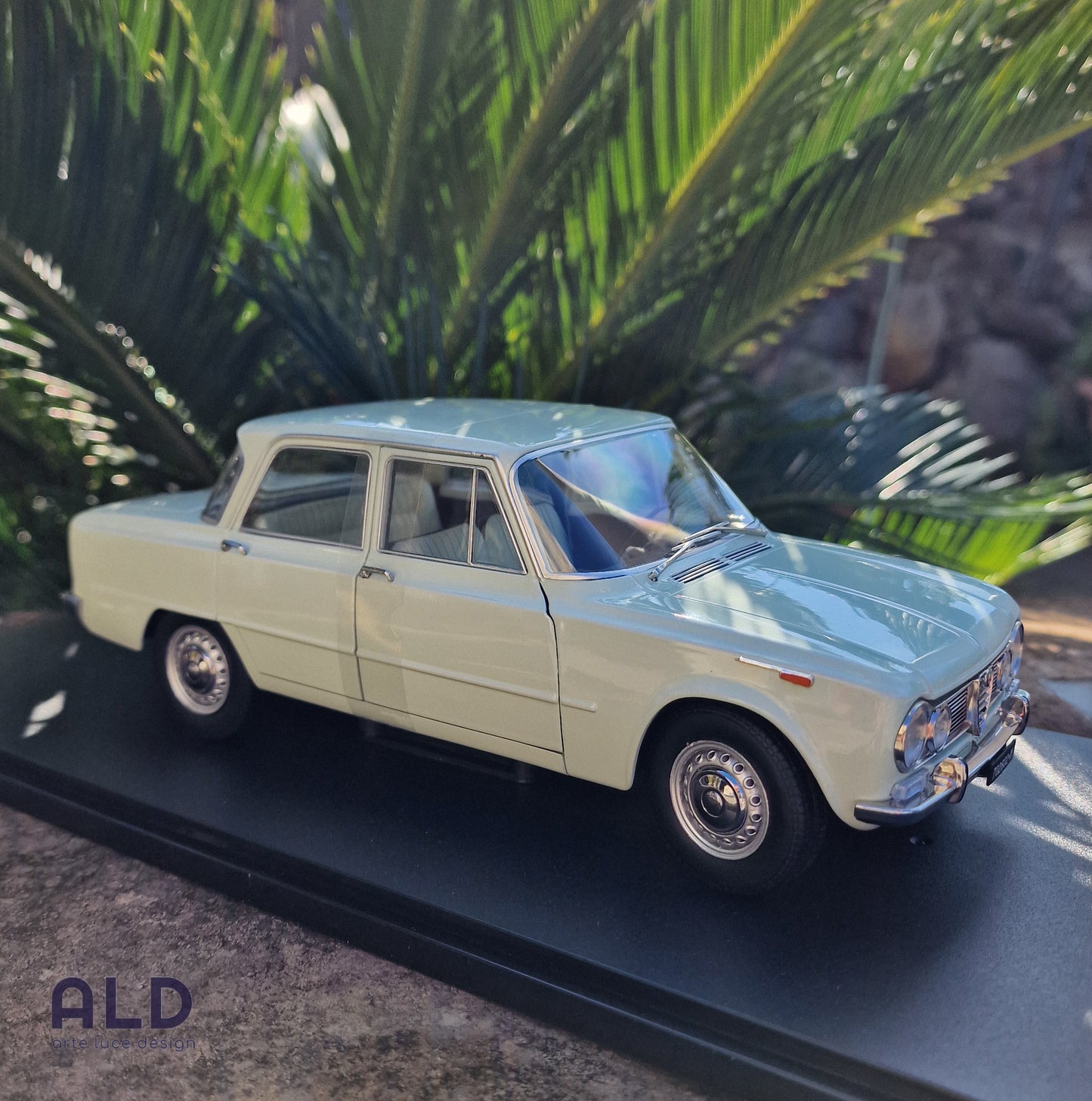 ALFA ROMEO GIULIA 1.6 Ti 1962 ACQUA DI FONTE Modellino auto scala 1/18
