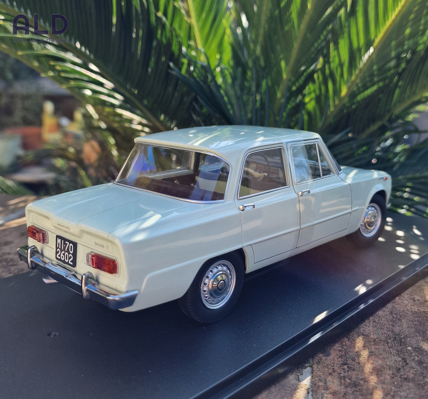 ALFA ROMEO GIULIA 1.6 Ti 1962 ACQUA DI FONTE Modellino auto scala 1/18