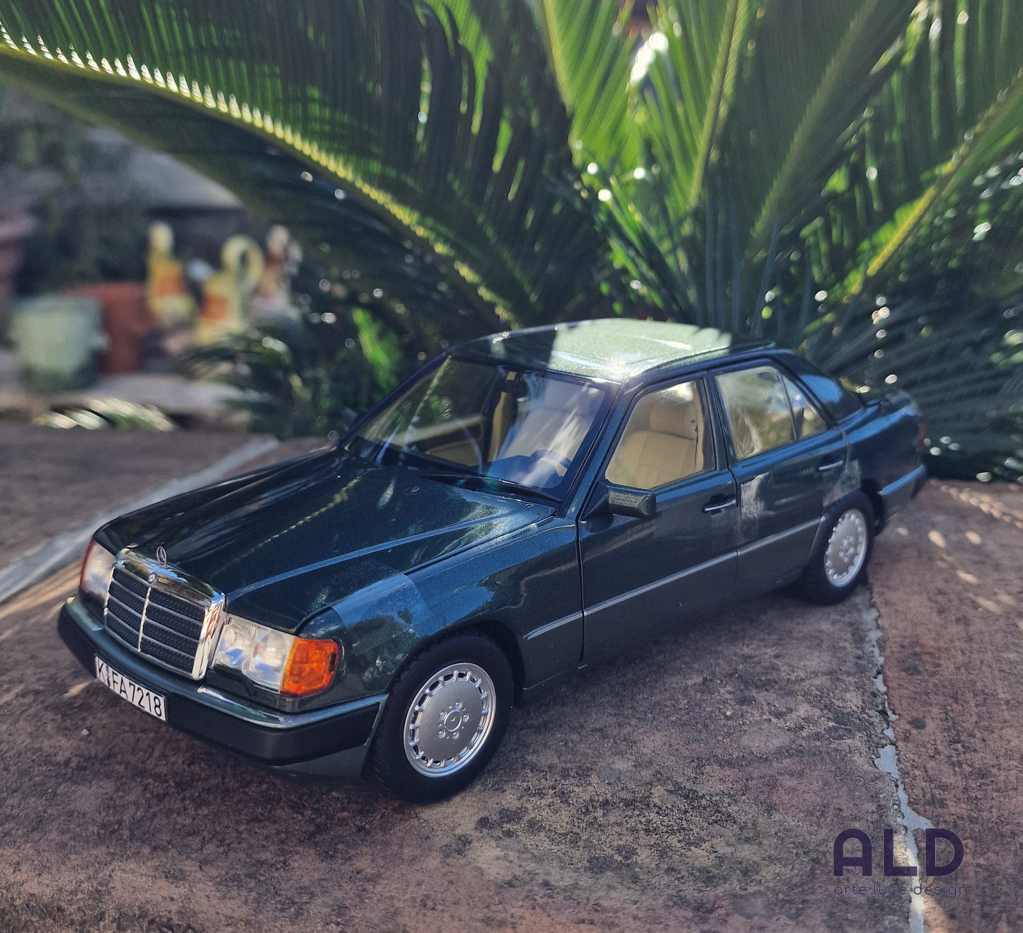 modellino auto scala 1/18 mercedes benz 230 E del 1990 modellini della norev