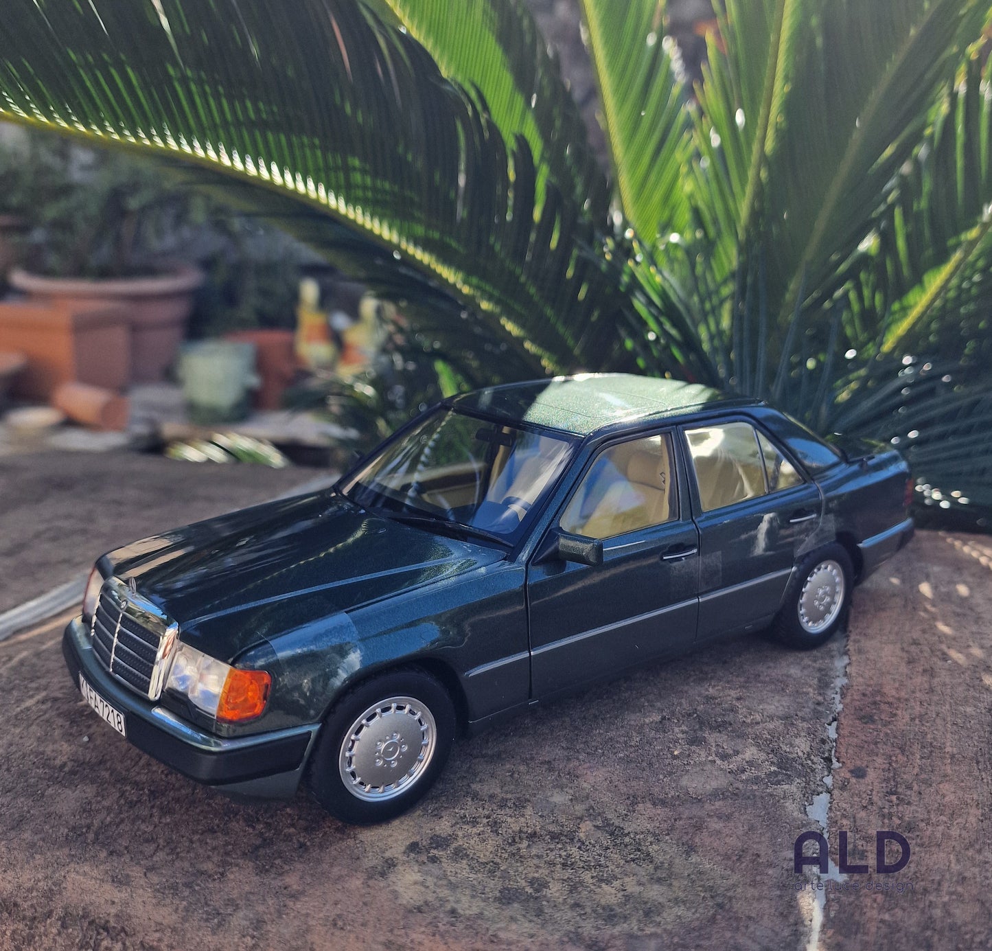 modellino auto scala 1/18 mercedes benz 230 E del 1990 modellini della norev