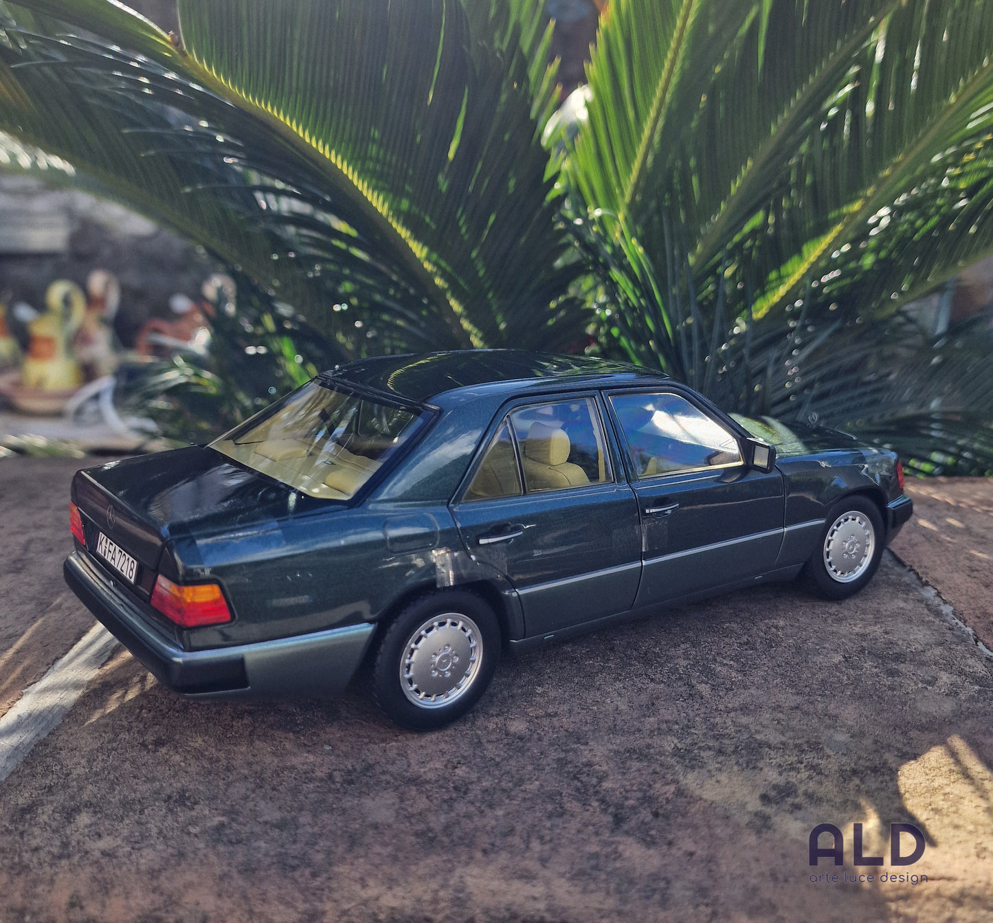 modellino auto scala 1/18 mercedes benz 230 E del 1990 modellini della norev