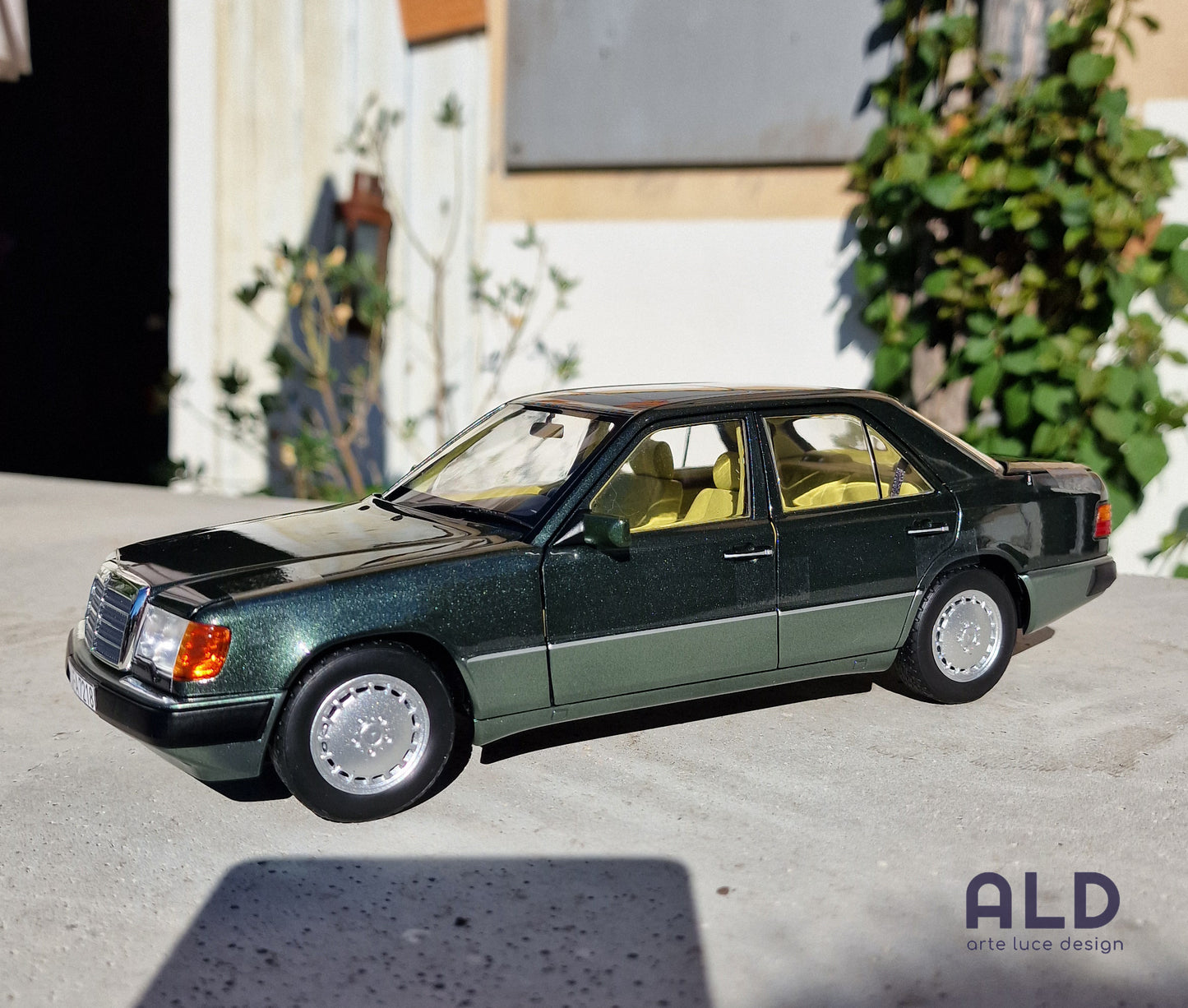 modellino auto scala 1/18 mercedes benz 230 E del 1990 modellini della norev