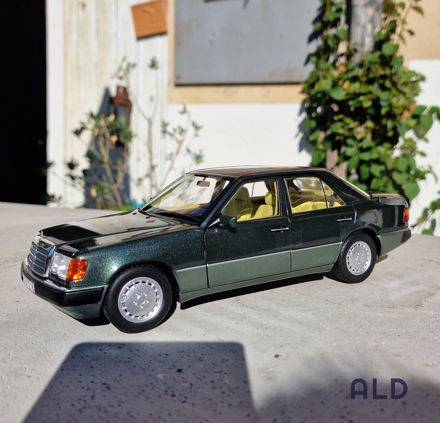 modellino auto scala 1/18 mercedes benz 230 E del 1990 modellini della norev