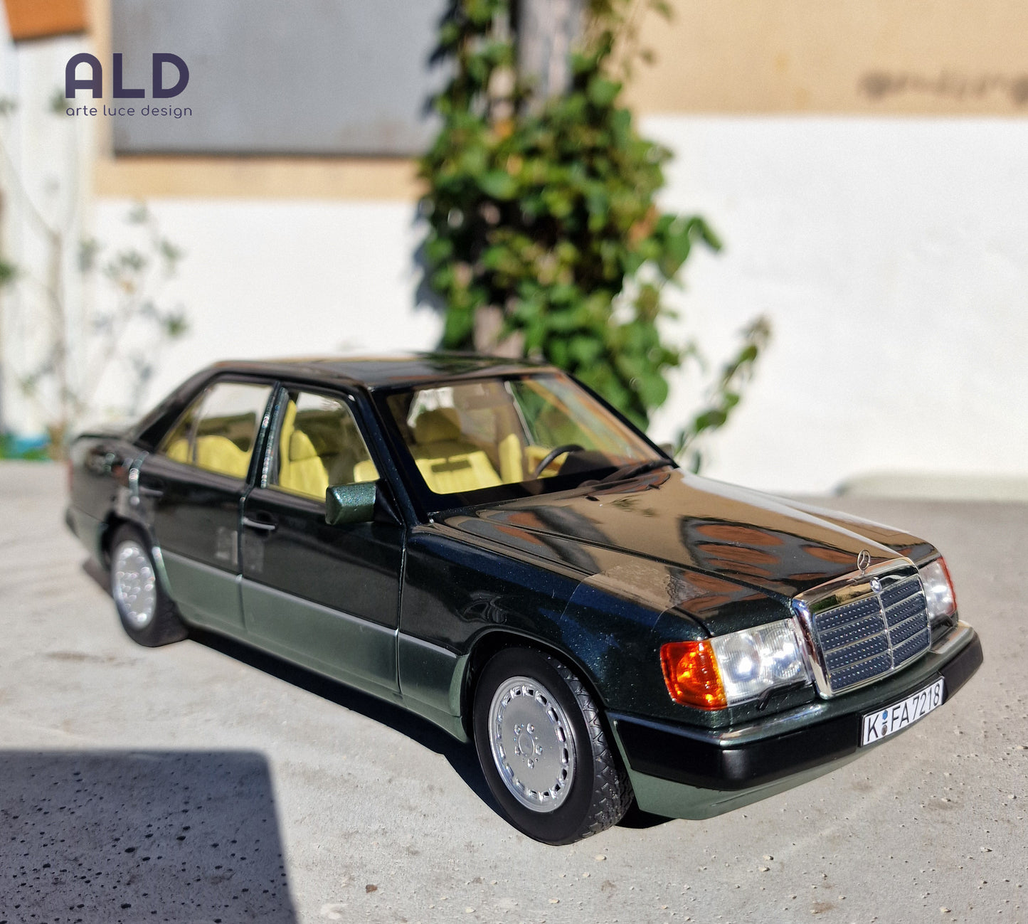 modellino auto scala 1/18 mercedes benz 230 E del 1990 modellini della norev
