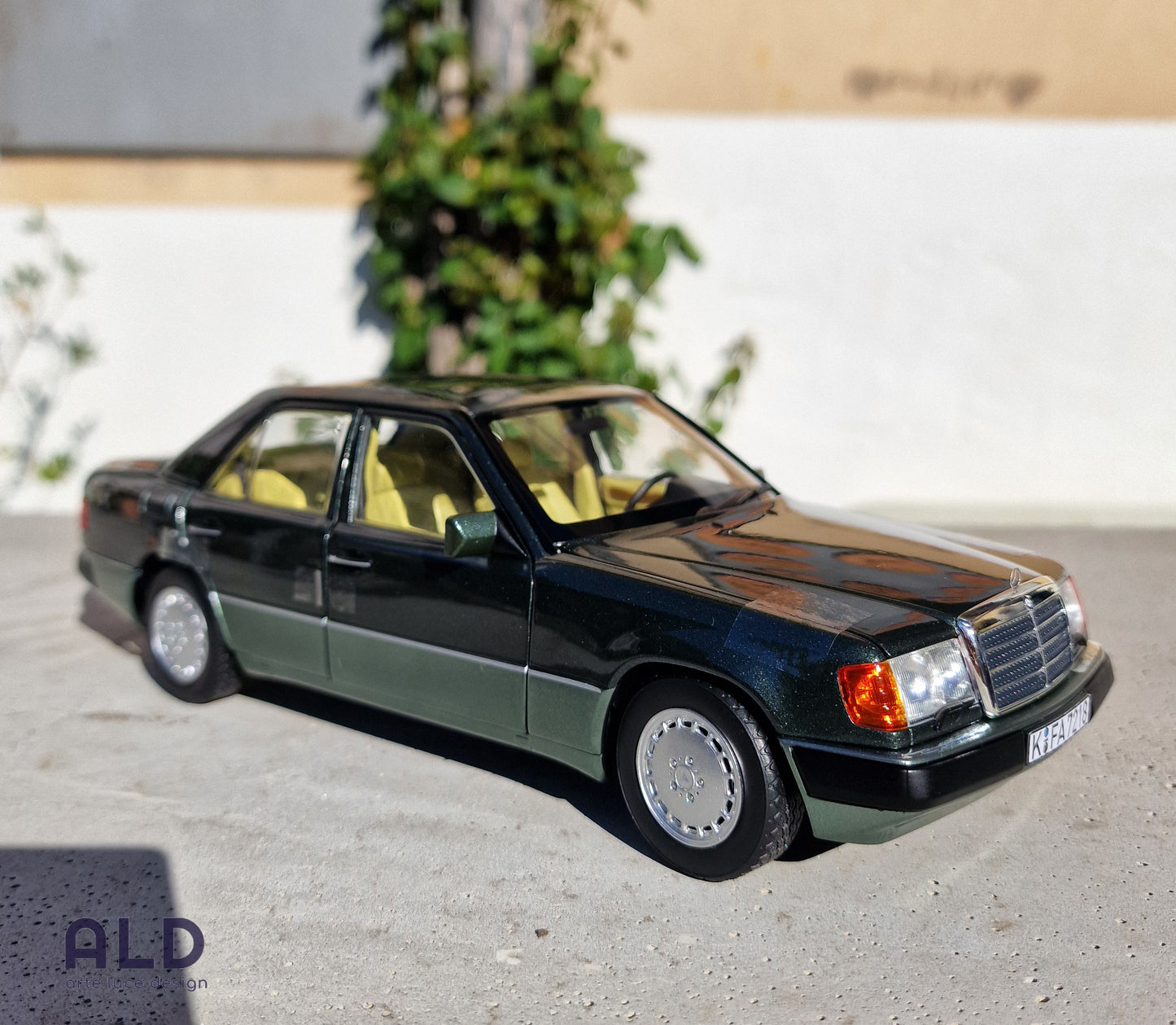 modellino auto scala 1/18 mercedes benz 230 E del 1990 modellini della norev