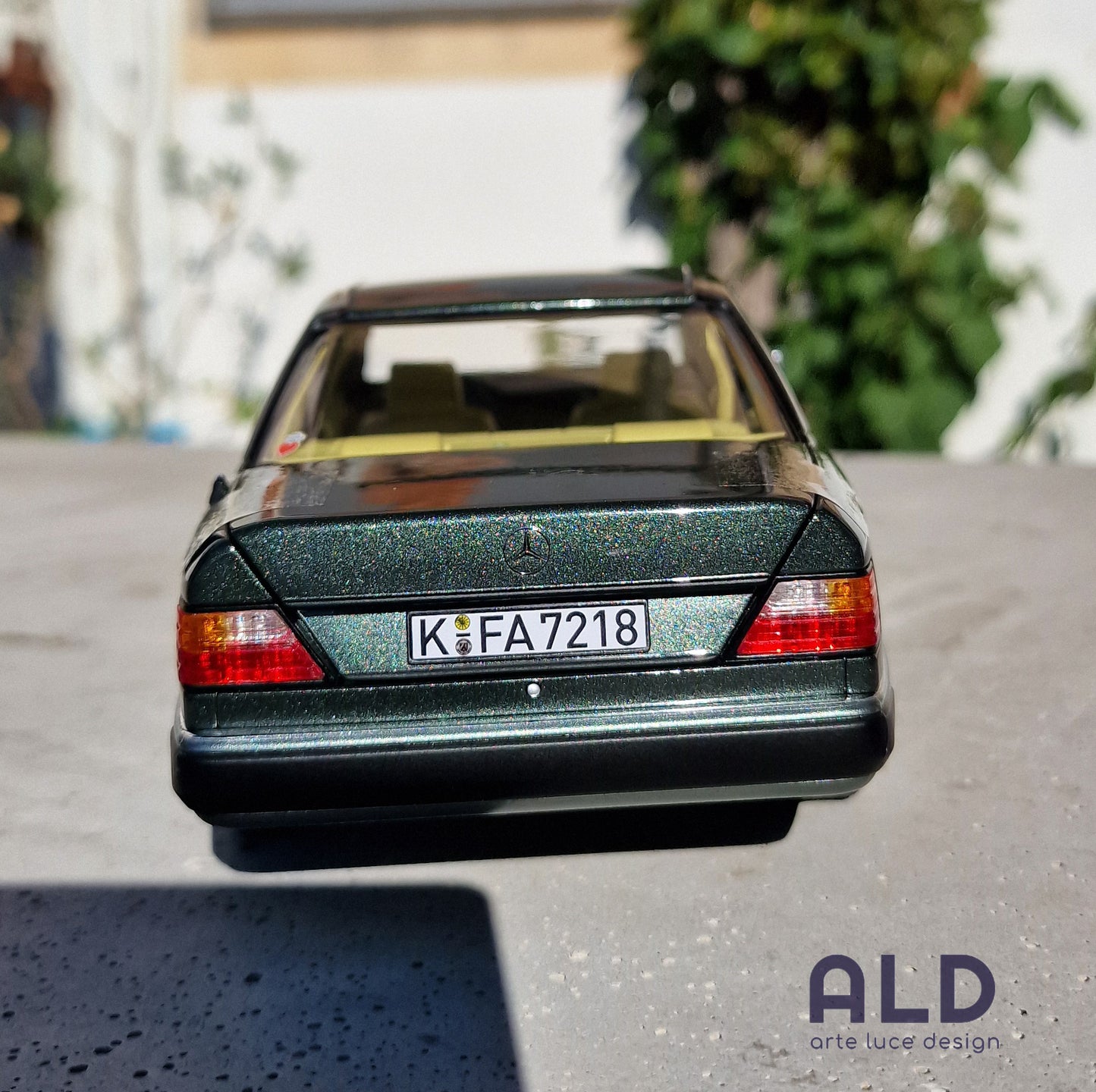 modellino auto scala 1/18 mercedes benz 230 E del 1990 modellini della norev