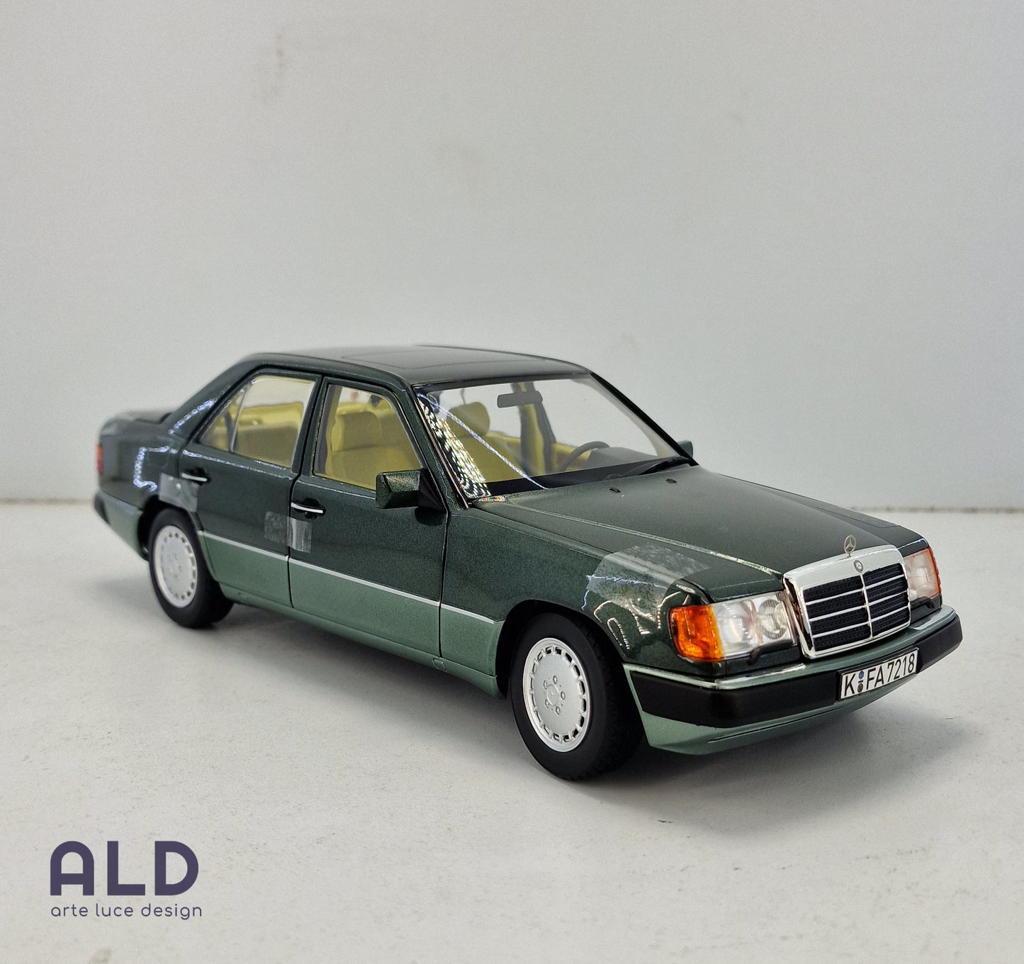 modellino auto scala 1/18 mercedes benz 230 E del 1990 modellini della norev