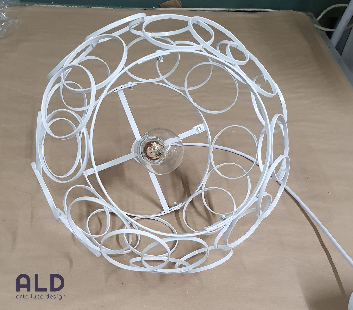 Lampadario moderno bianco traforato per cucina bagno cameretta camera da letto