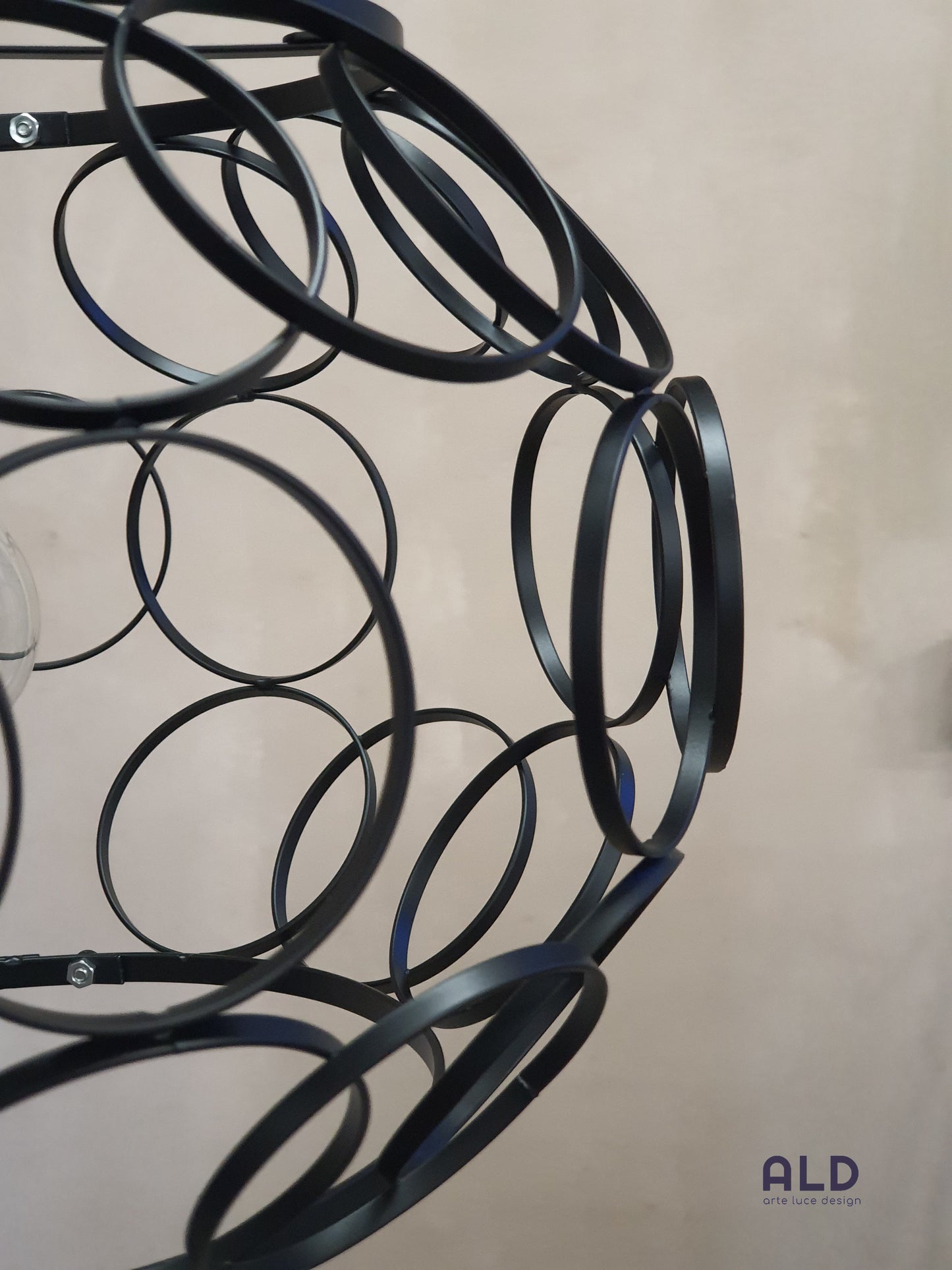 Lampadario moderno nero traforato per cucina bagno cameretta camera da letto