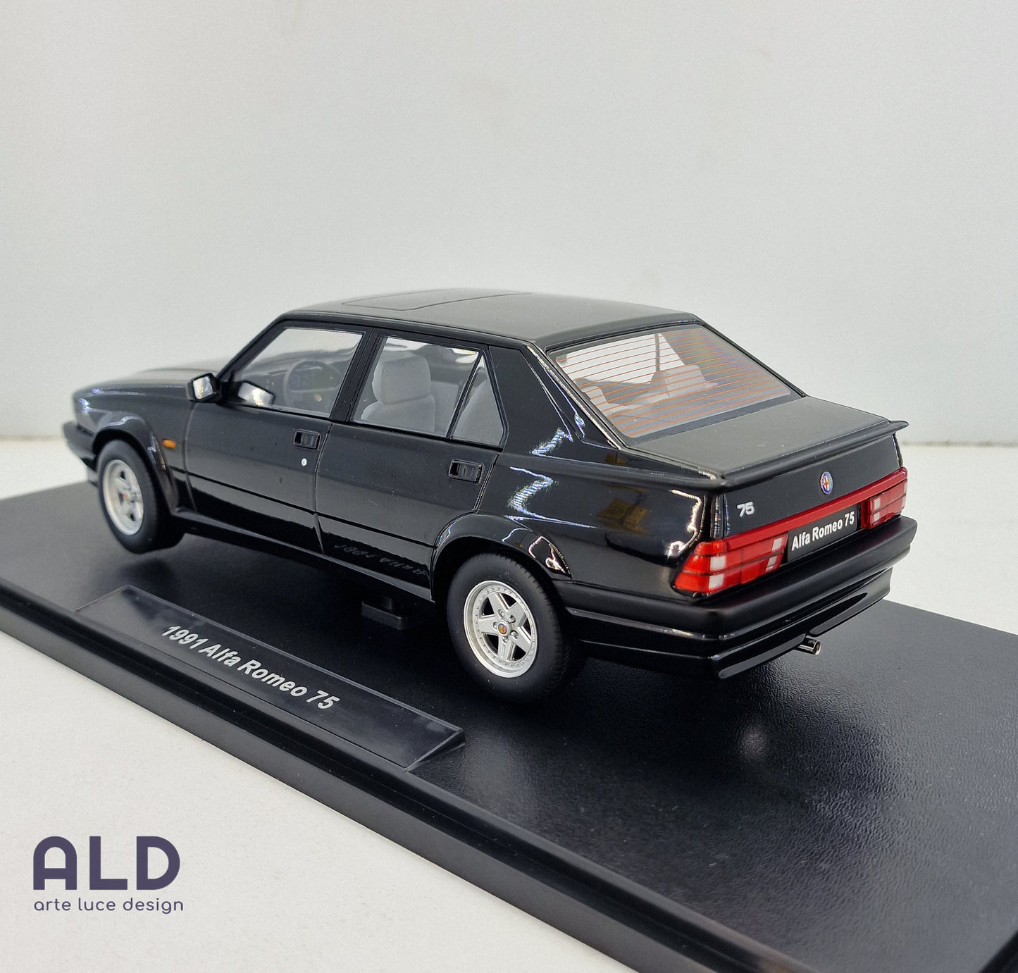 modellino auto scala 1;18 alfa romeo 75 del 1991 N modellini diecast