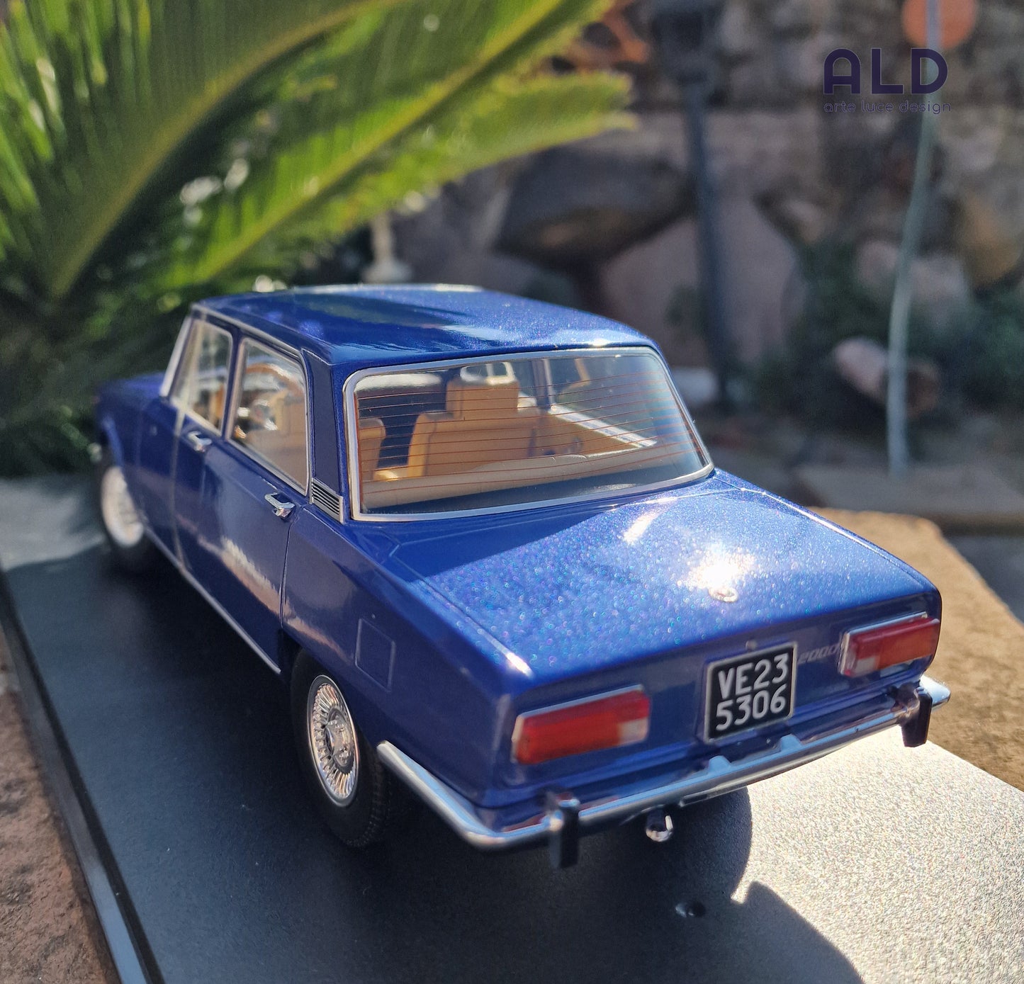 modellino auto scala 1/18 ALFA ROMEO 2000 BERLINA 1971 modellini della mitica