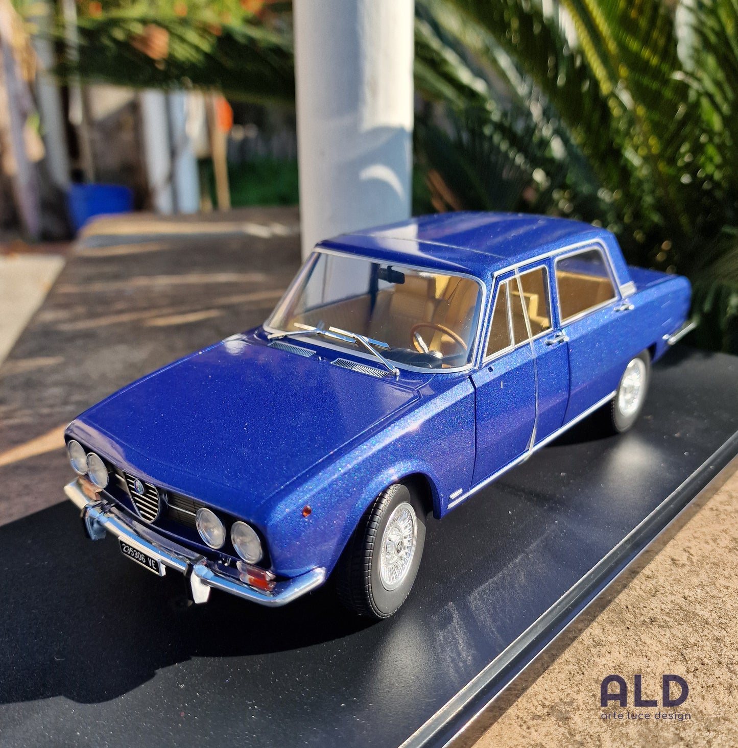 modellino auto scala 1/18 ALFA ROMEO 2000 BERLINA 1971 modellini della mitica
