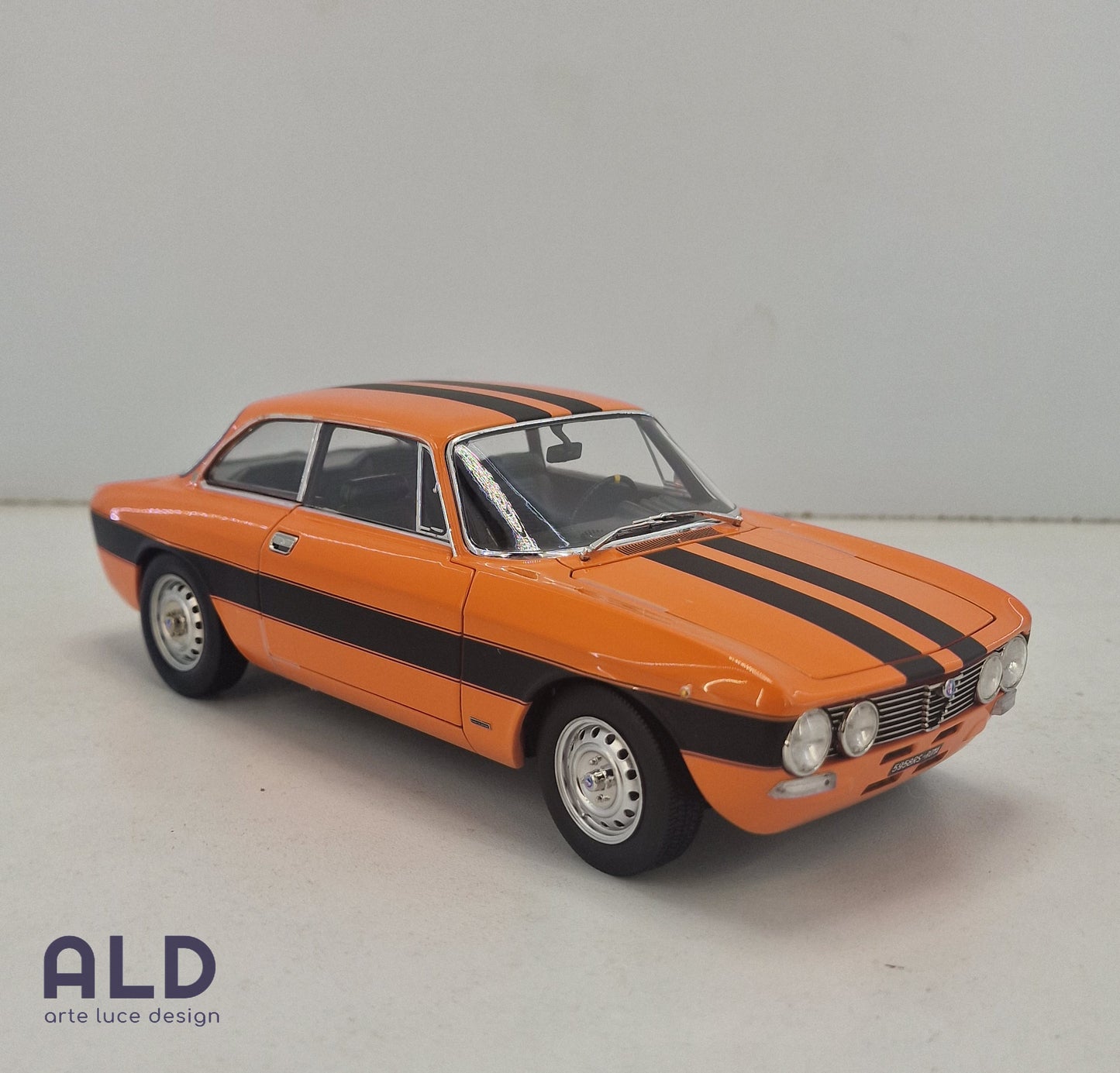 modellino auto 1/18 alfa romeo GTv 2000 del 1973 modellini GT collezione norev