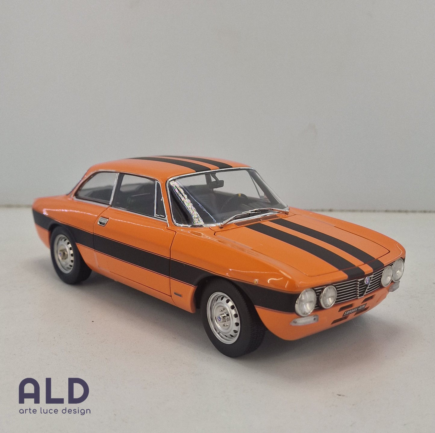 modellino auto 1/18 alfa romeo GTv 2000 del 1973 modellini GT collezione norev