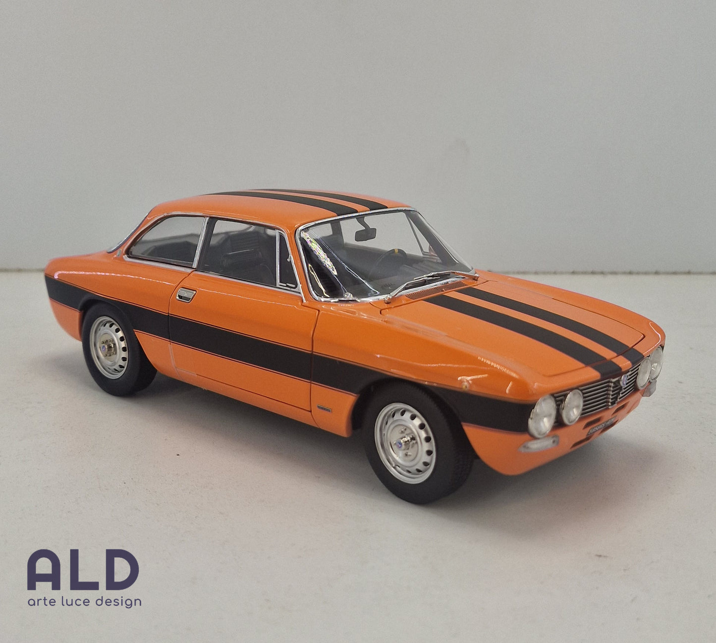 modellino auto 1/18 alfa romeo GTv 2000 del 1973 modellini GT collezione norev