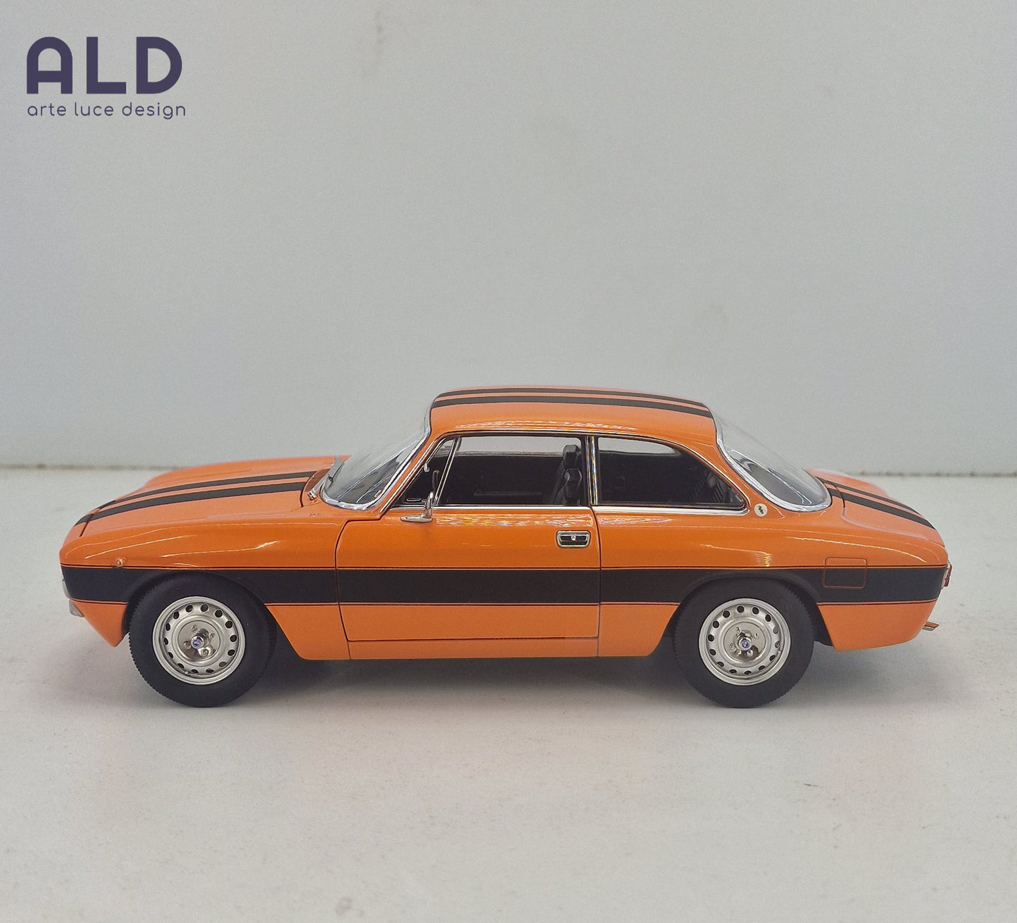 modellino auto 1/18 alfa romeo GTv 2000 del 1973 modellini GT collezione norev