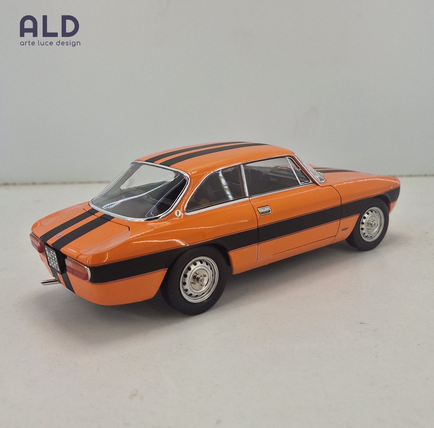 modellino auto 1/18 alfa romeo GTv 2000 del 1973 modellini GT collezione norev