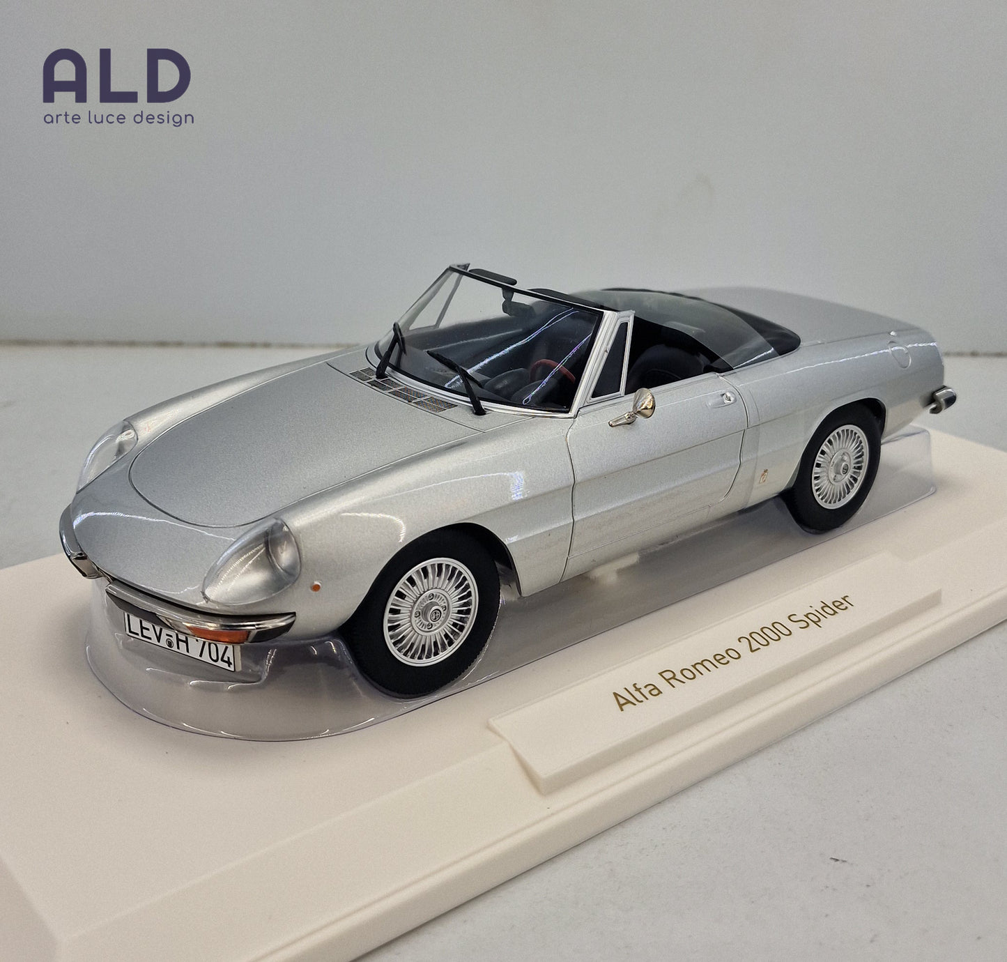 modellino auto scala 1/18 alfa romeo 2000 spider modellini diecast della norev