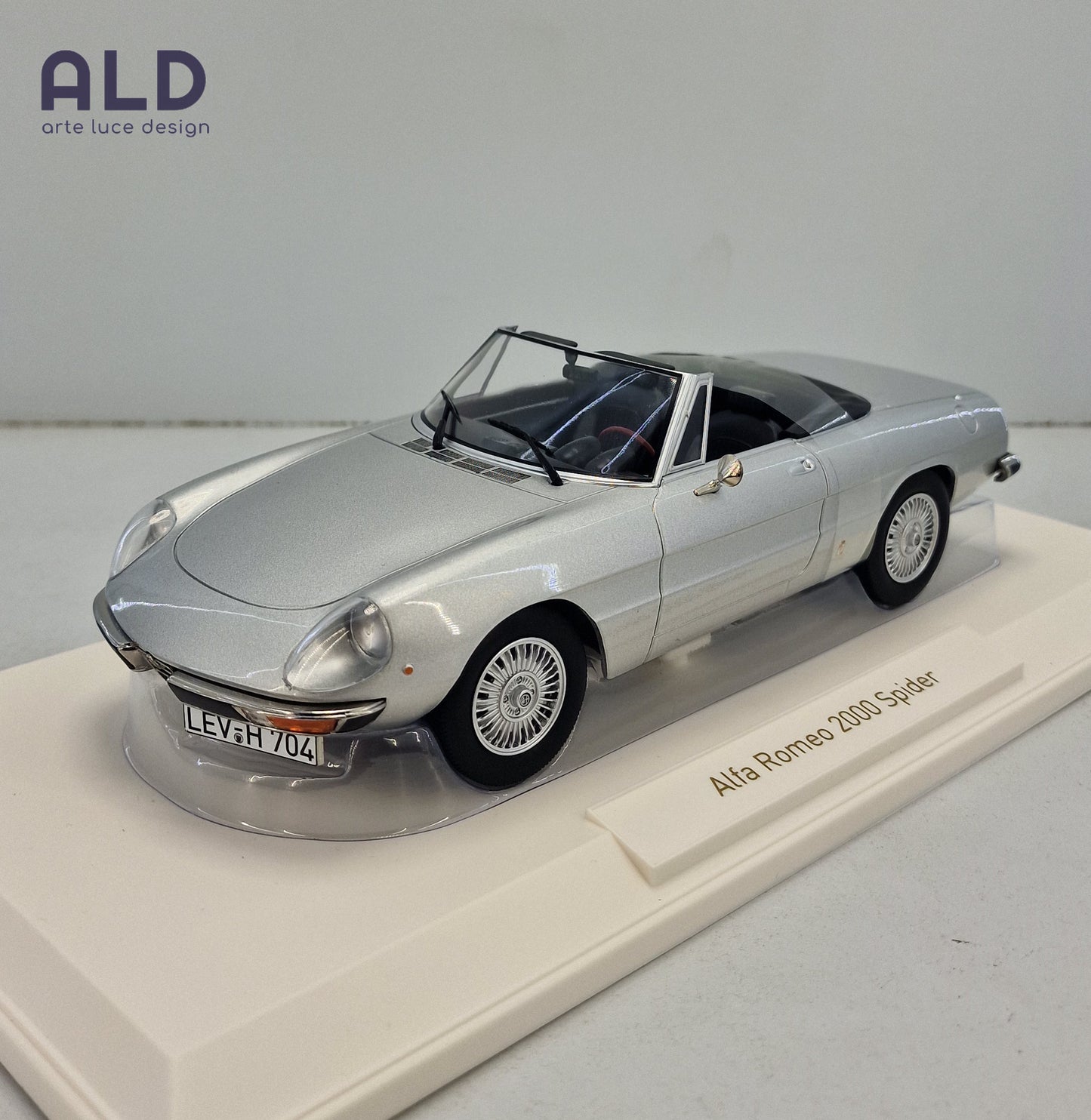 modellino auto scala 1/18 alfa romeo 2000 spider modellini diecast della norev