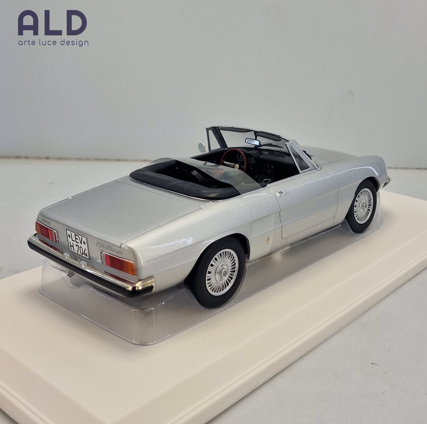 modellino auto scala 1/18 alfa romeo 2000 spider modellini diecast della norev