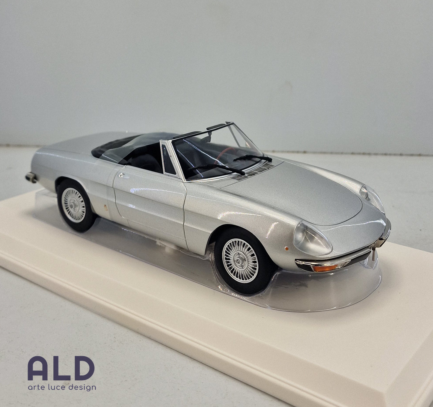 modellino auto scala 1/18 alfa romeo 2000 spider modellini diecast della norev