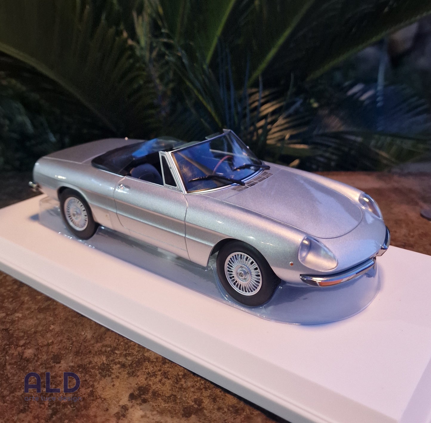 modellino auto scala 1/18 alfa romeo 2000 spider modellini diecast della norev