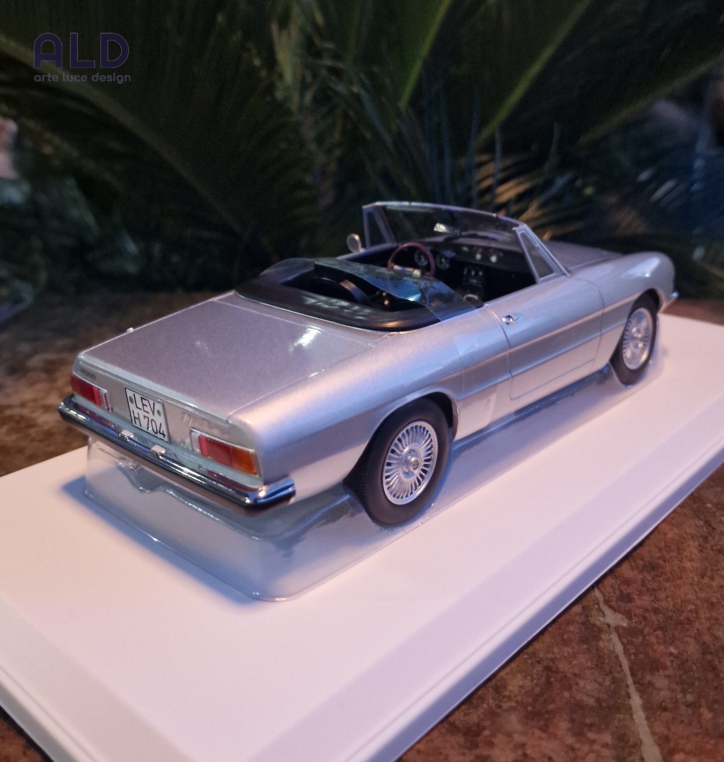 modellino auto scala 1/18 alfa romeo 2000 spider modellini diecast della norev