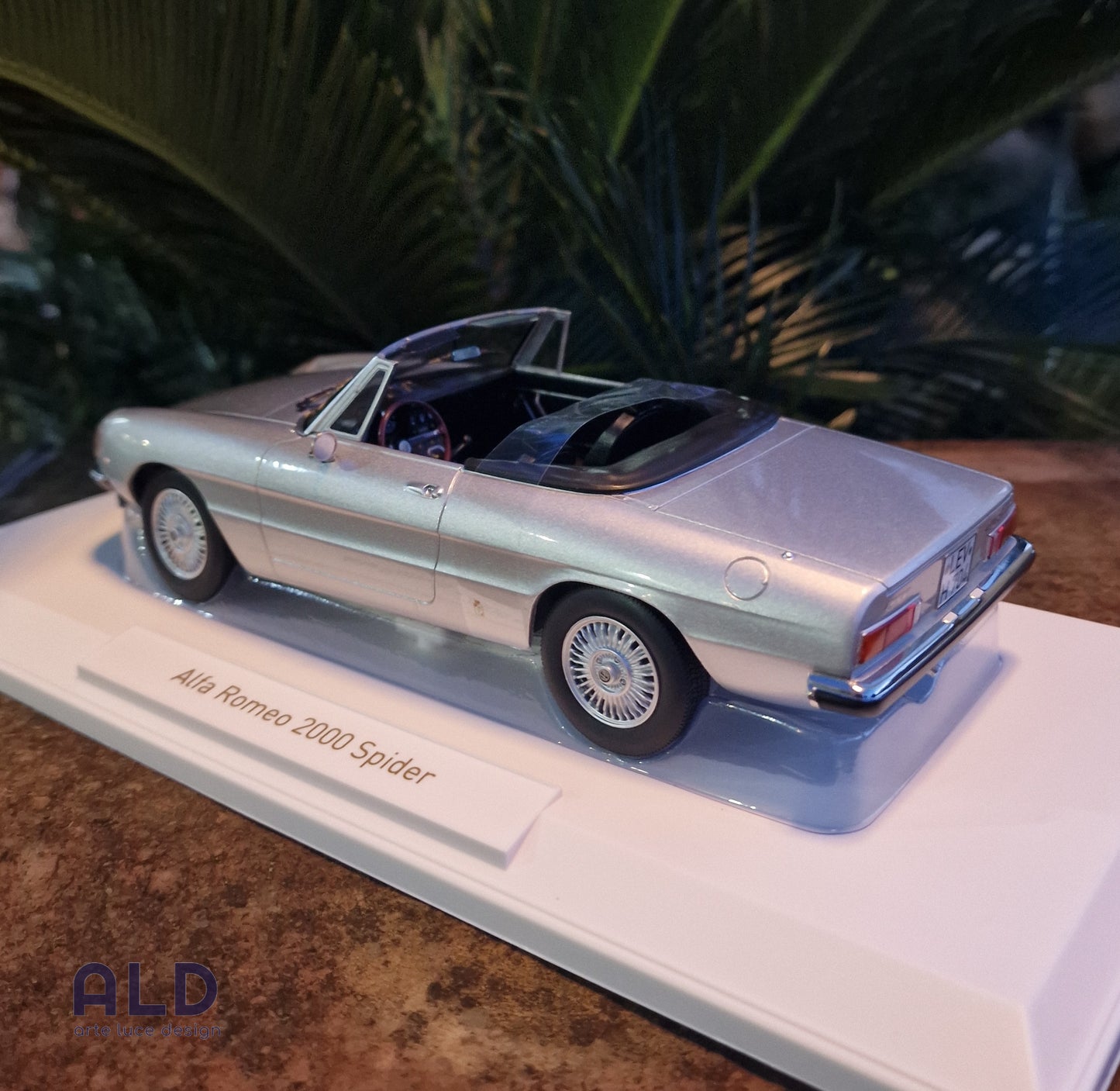 modellino auto scala 1/18 alfa romeo 2000 spider modellini diecast della norev