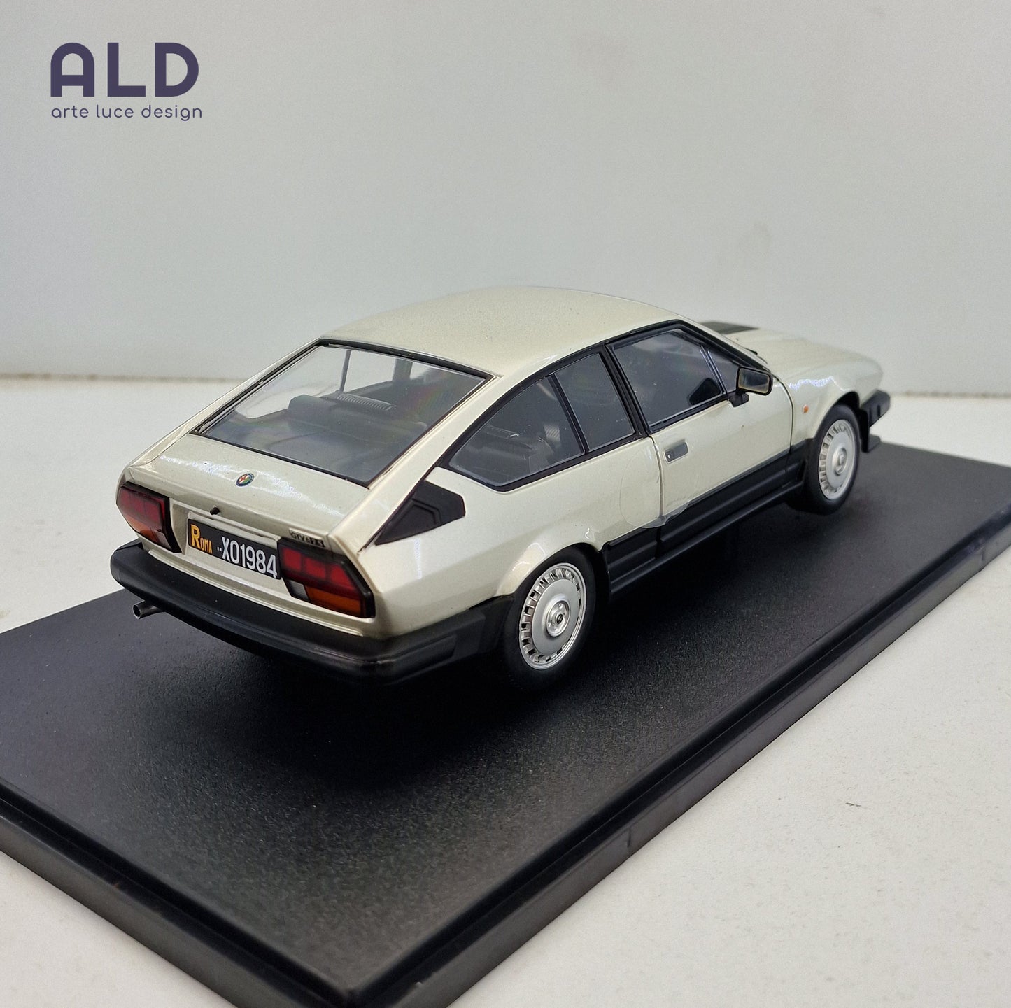 modellino auto scala 1/18 alfa romeo gtv6 modellini da collezione della solido