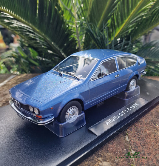 modellino auto scala 1/18 alfa romeo alfetta gt 1.6 del 1976 modellini die cast