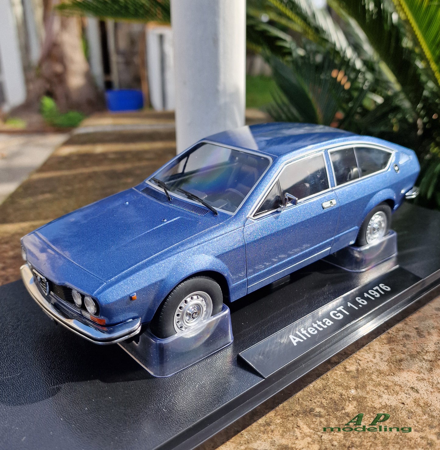 modellino auto scala 1/18 alfa romeo alfetta gt 1.6 del 1976 modellini die cast