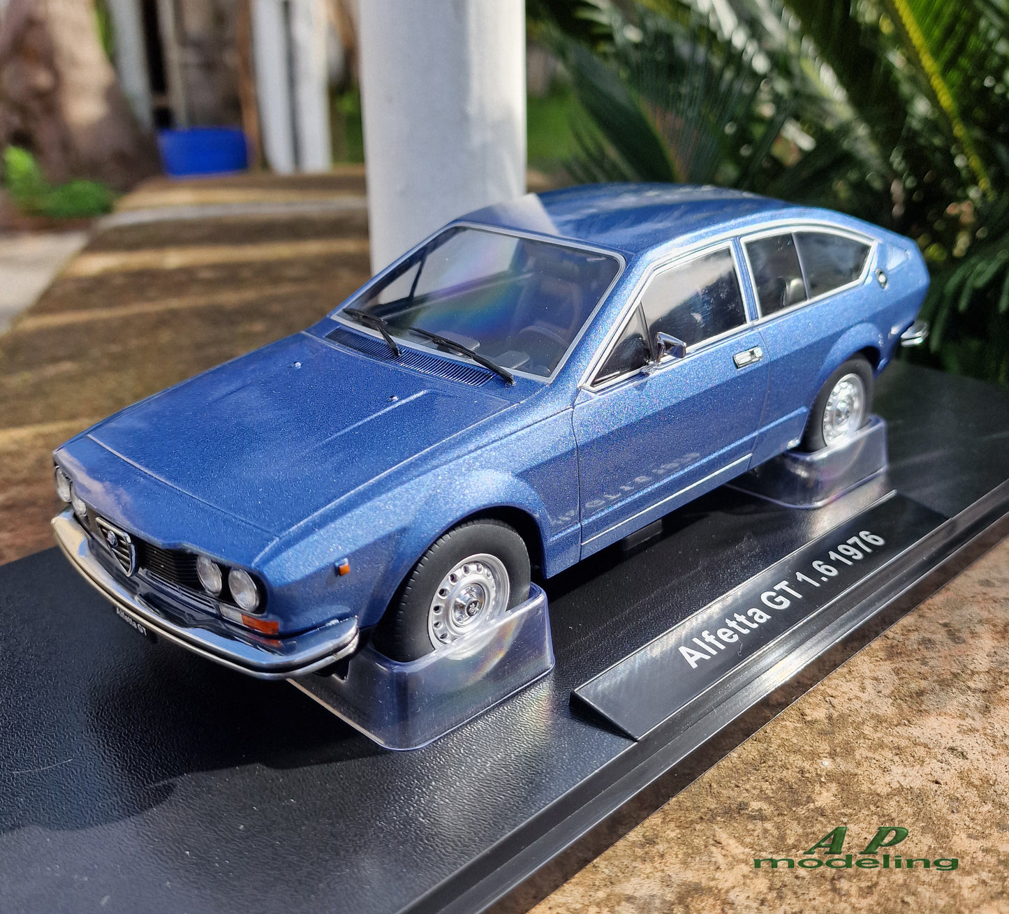modellino auto scala 1/18 alfa romeo alfetta gt 1.6 del 1976 modellini die cast