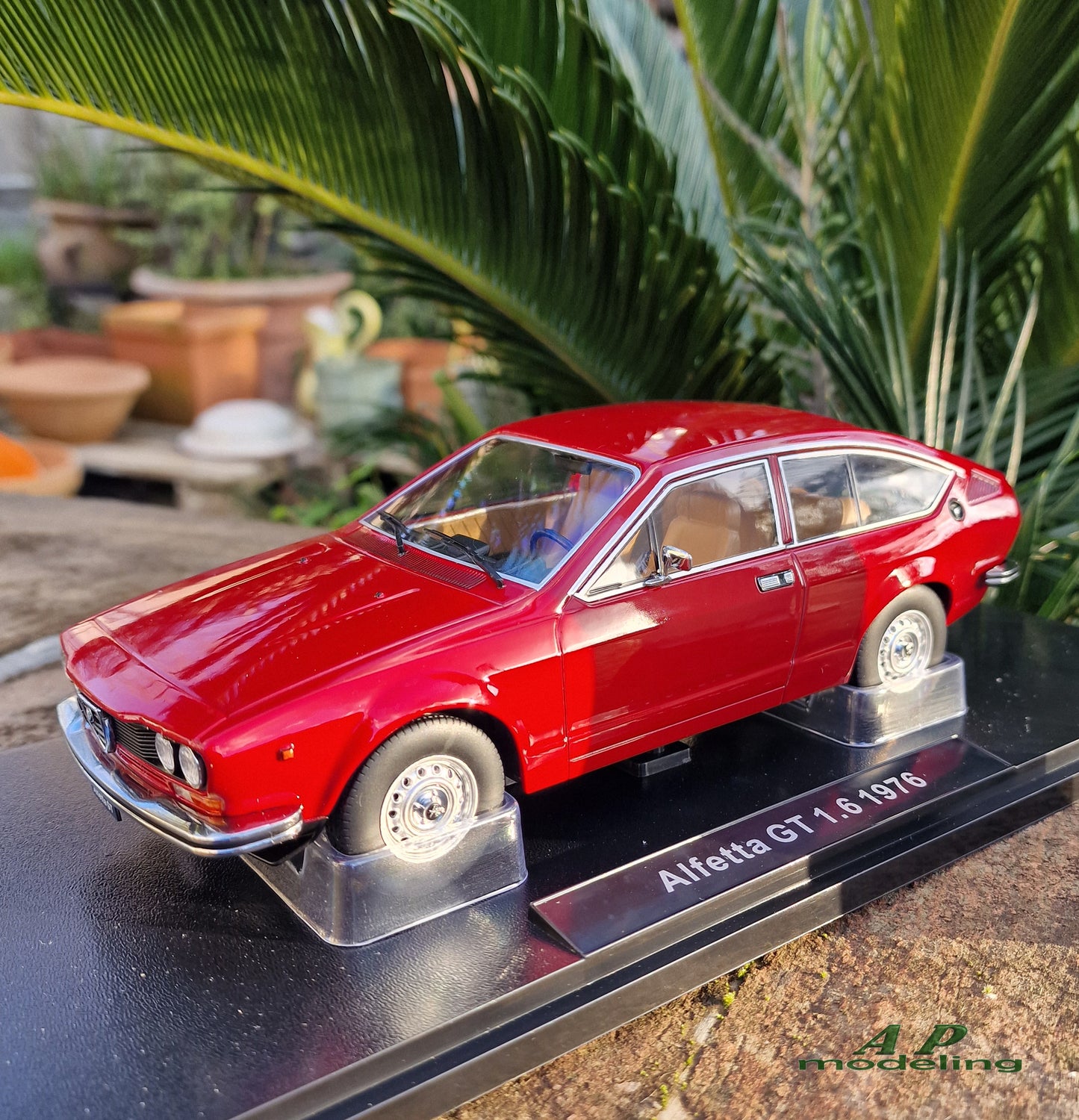 modellino auto scala 1/18 alfa romeo alfetta gt 1.6 del 1976 modellini KK scale
