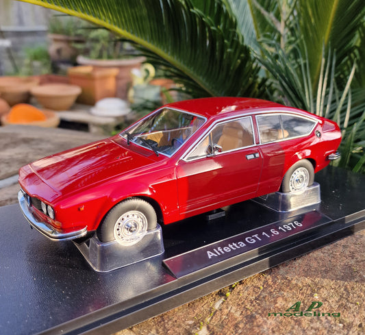 modellino auto scala 1/18 alfa romeo alfetta gt 1.6 del 1976 modellini KK scale